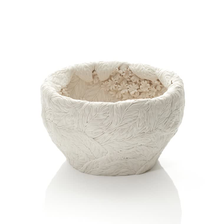 Hitomi Hosono, A Tsutsuji Flowers and Mangrove Leaves Bowl, 2021