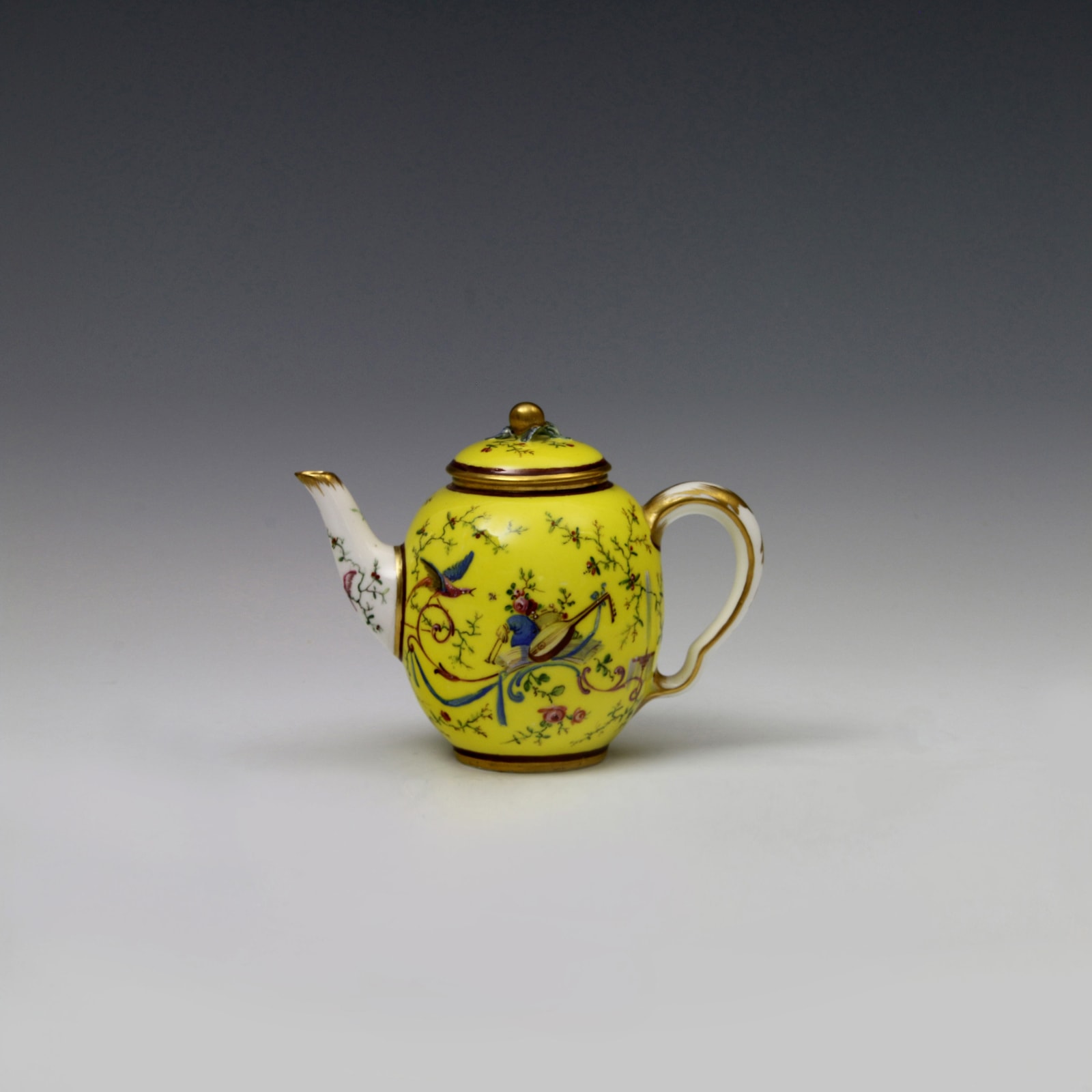Sèvres Porcelain, A Sèvres Porcelain Tea Service, 1786