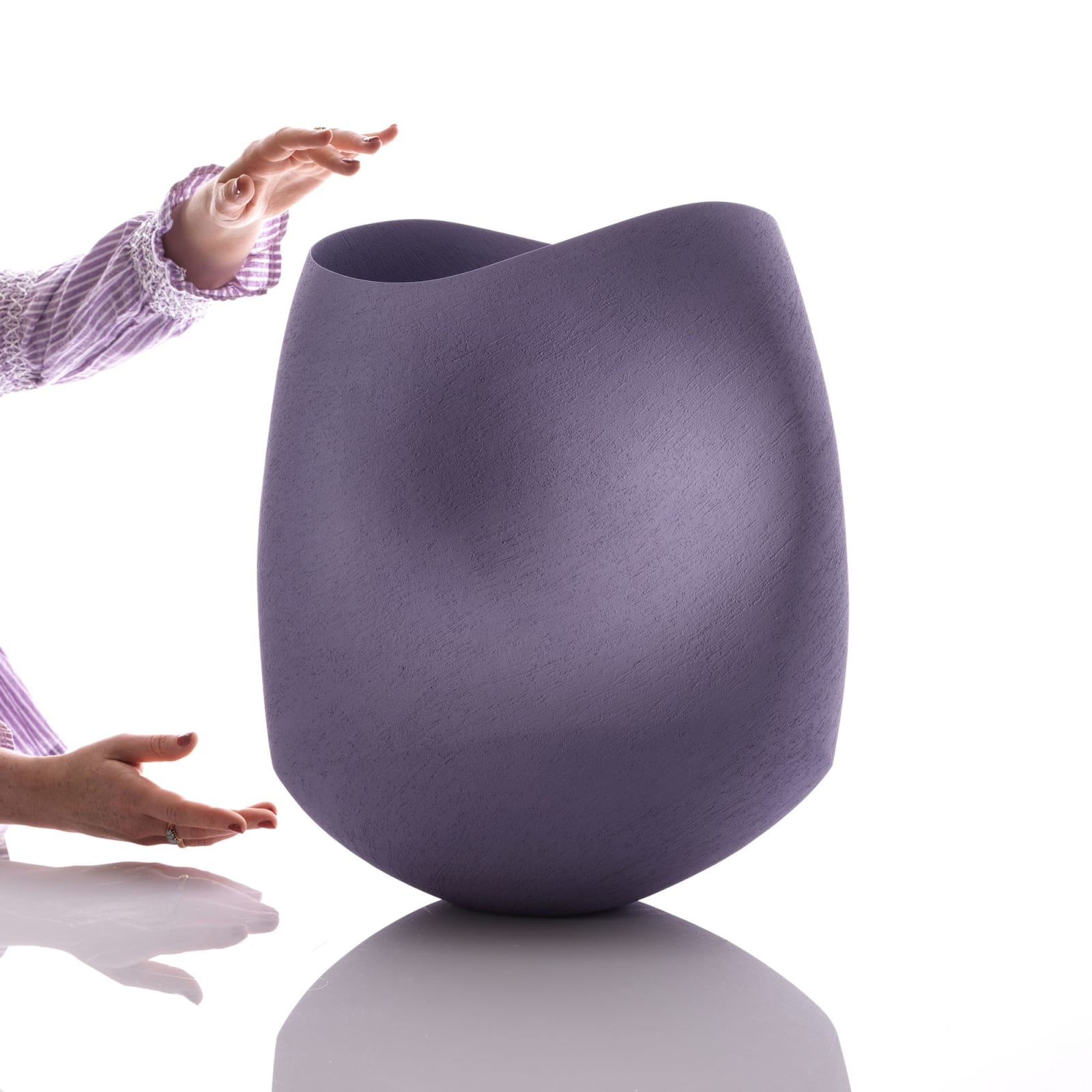 Ashraf Hanna, Purple Undulating Vessel, 2024