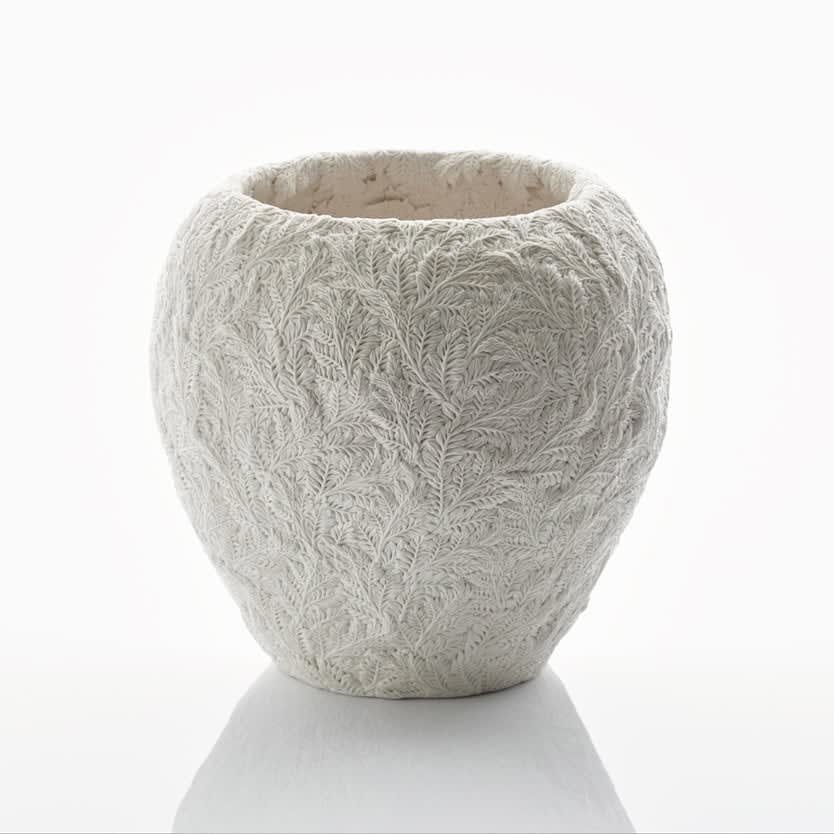 Hitomi Hosono, A Very Large Feather leaves Bowl, 2017