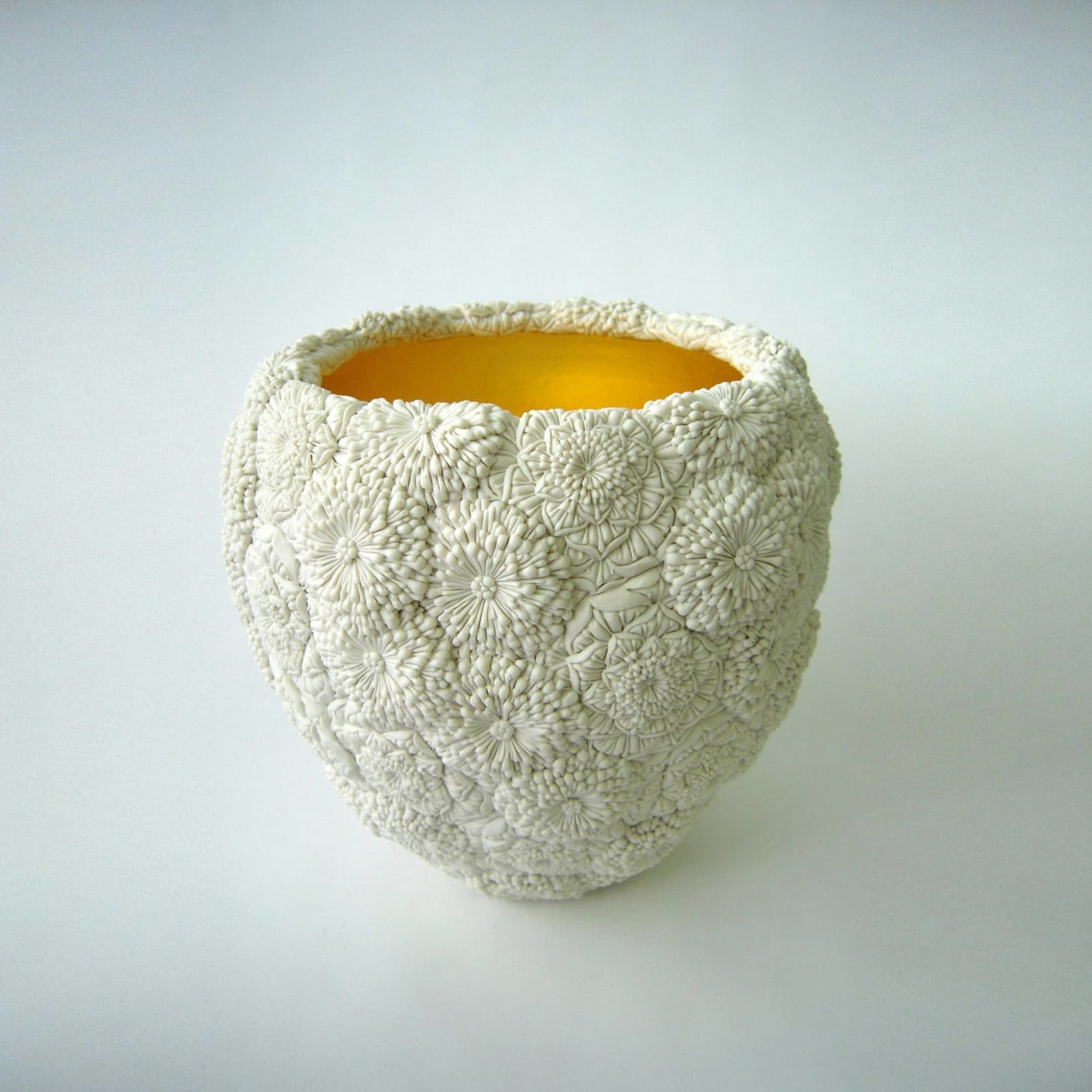 Hitomi Hosono, A Camellia and Chrysanthemum Bowl, 2014