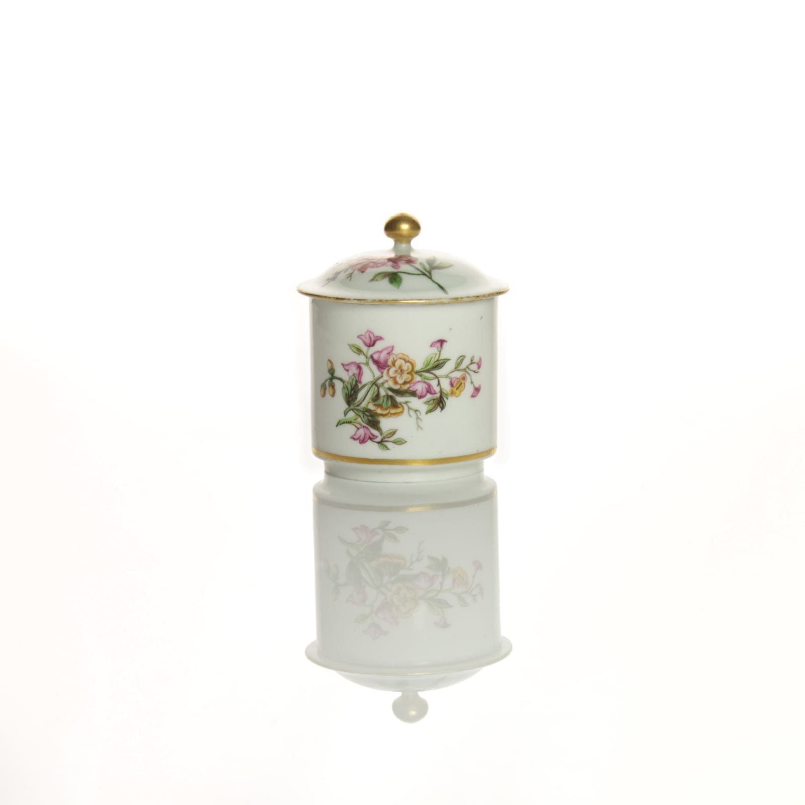 Sèvres Porcelain, An Early Vincennes Lidded Powder Pot, circa 1750
