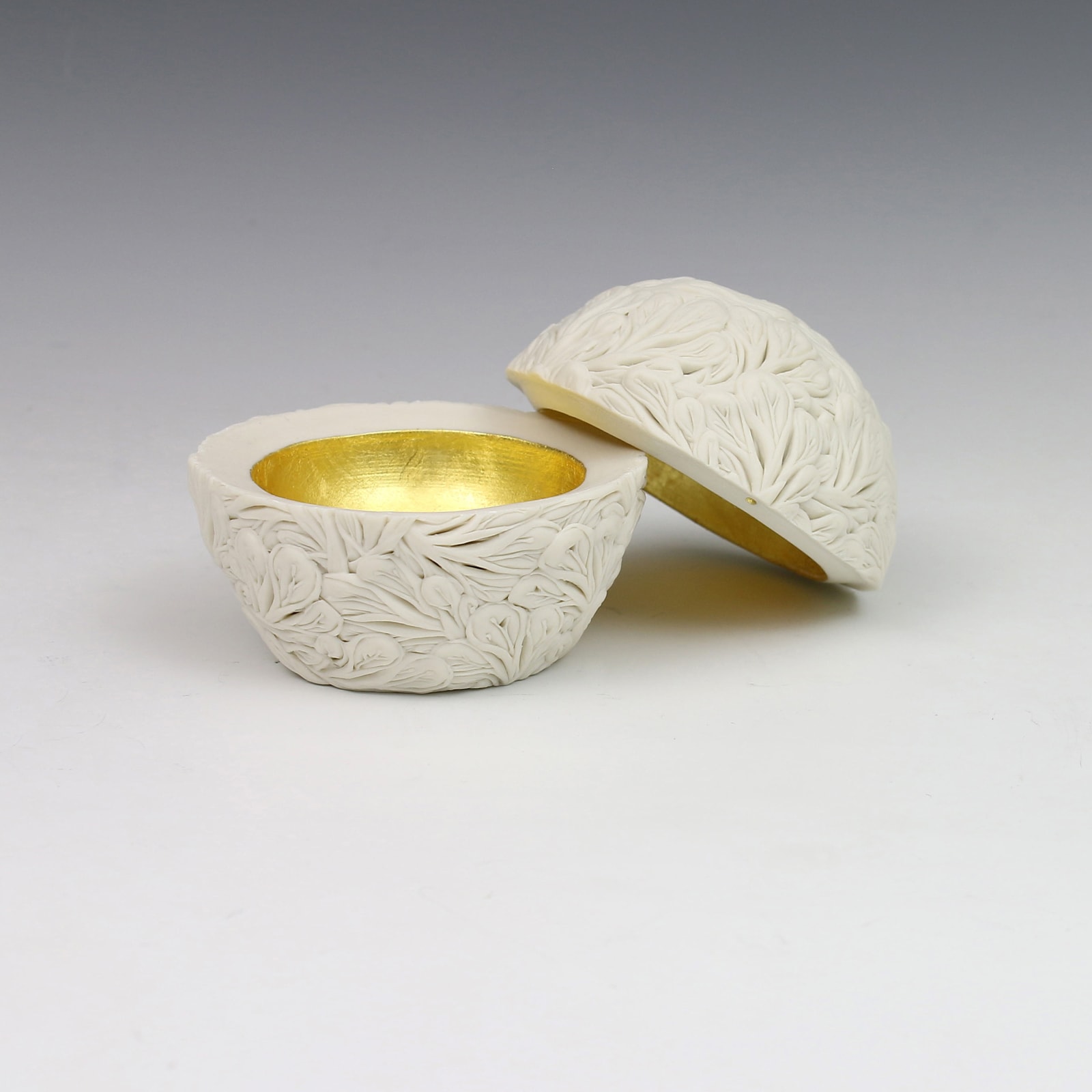 Hitomi Hosono, A Very Small Round Cherry Blossom Box, 2015