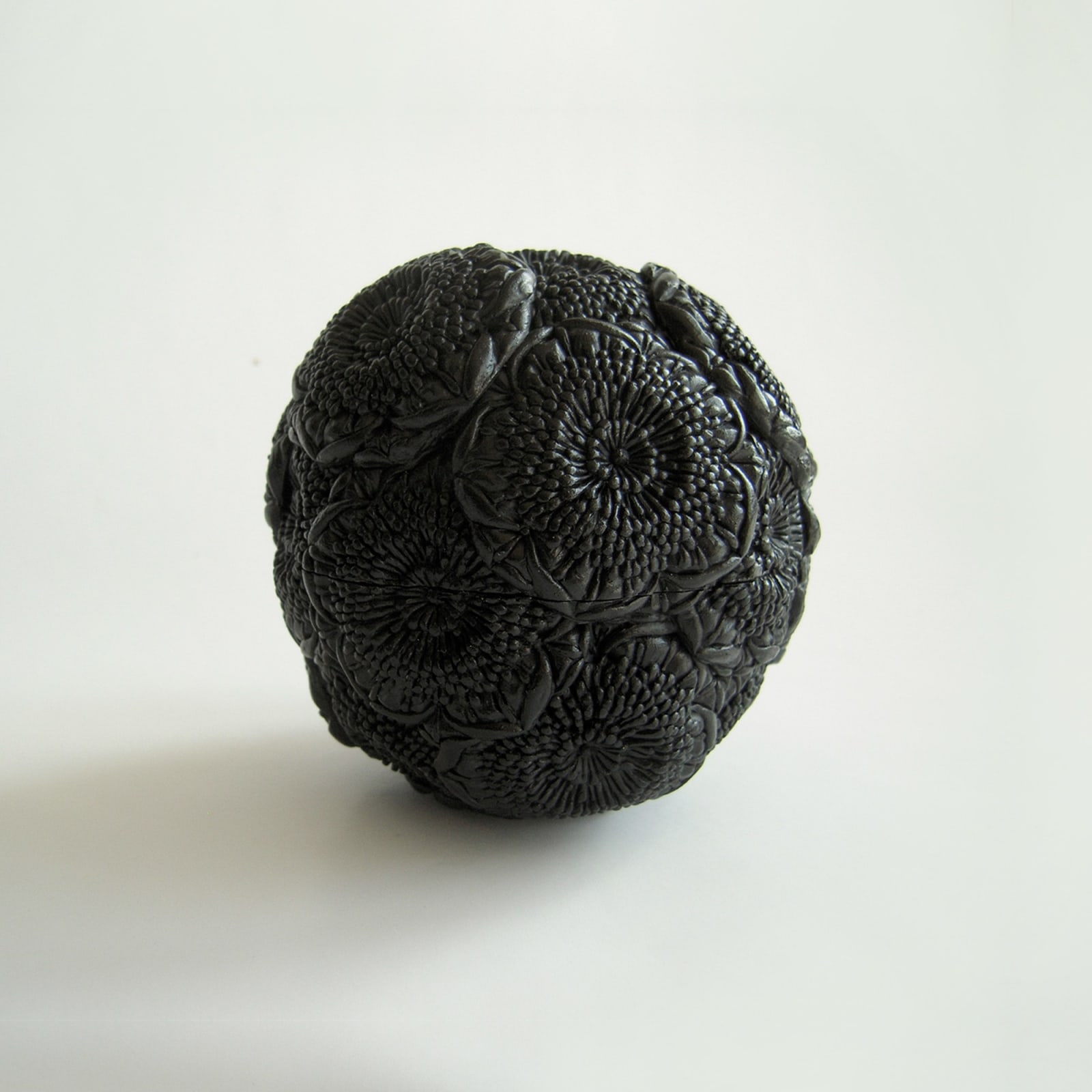 Hitomi Hosono, Black Camellia Box, 2012