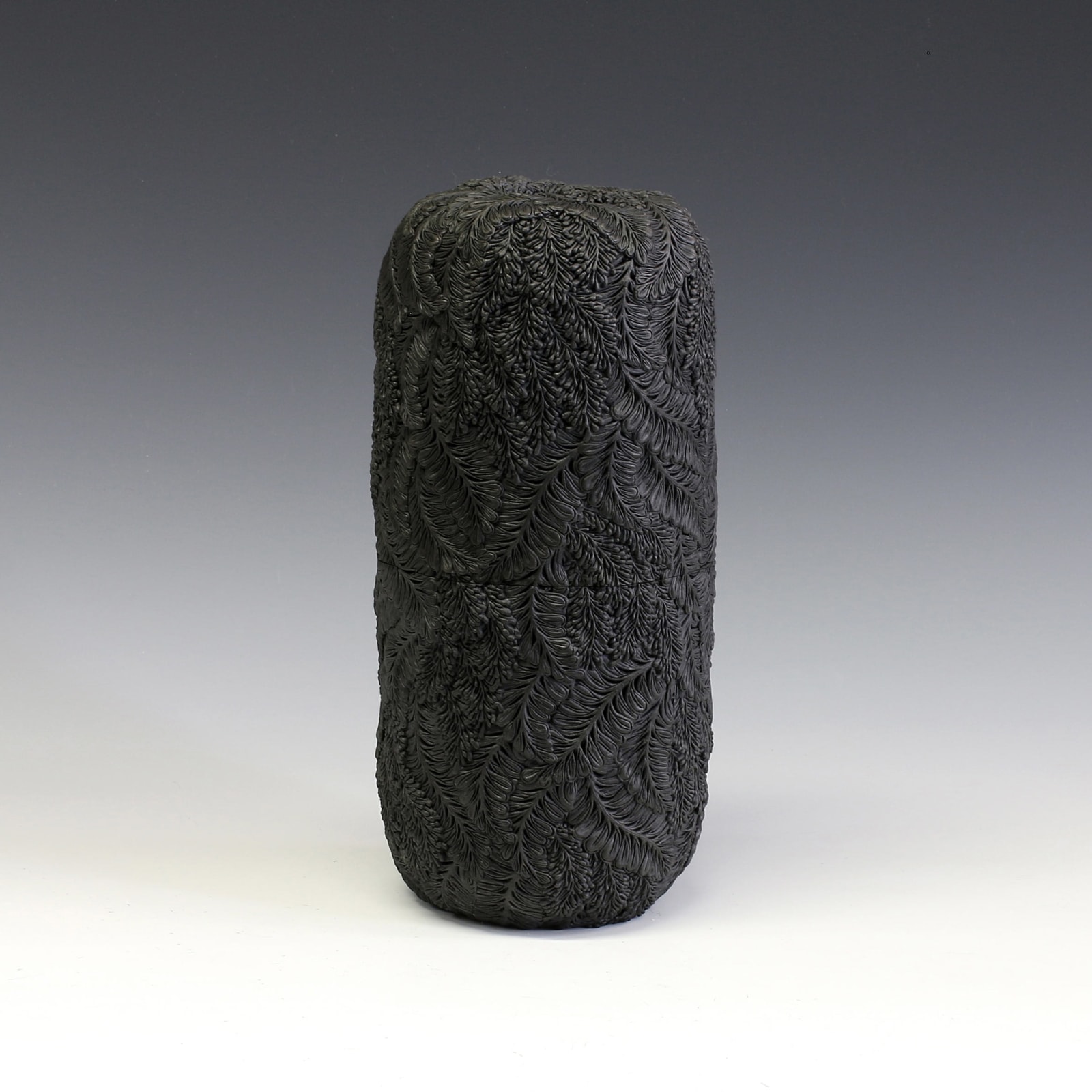 Hitomi Hosono, A Tall Black Wisteria Box, 2015