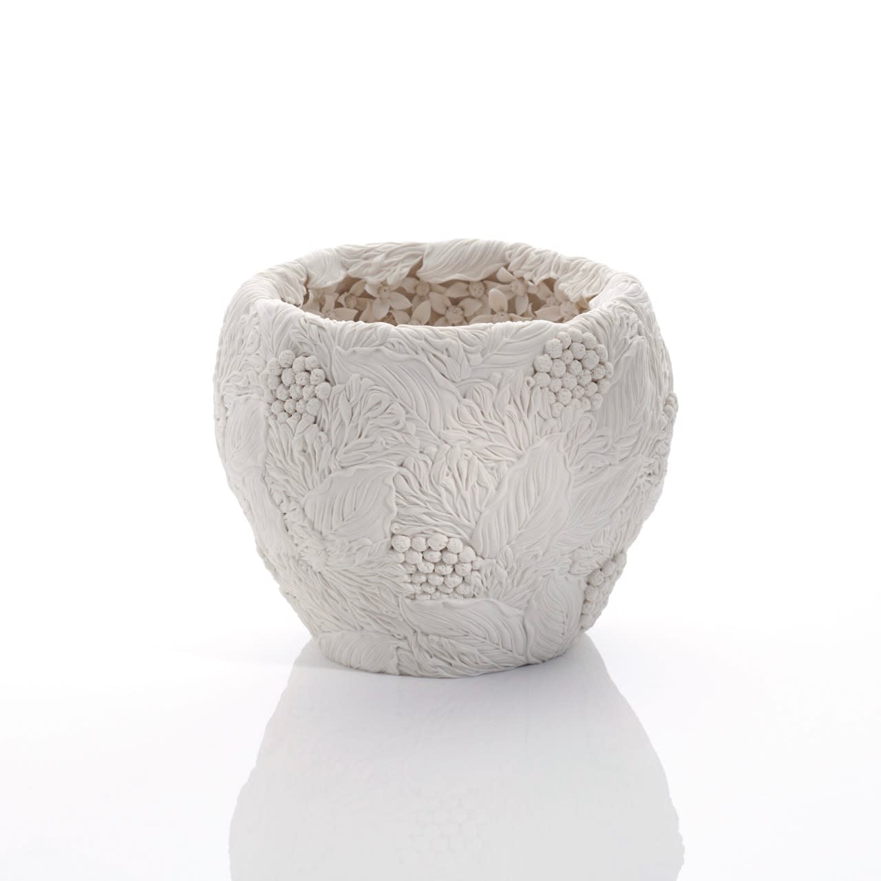 Hitomi Hosono, A Cornus Kousa and Leaves Bowl, 2023