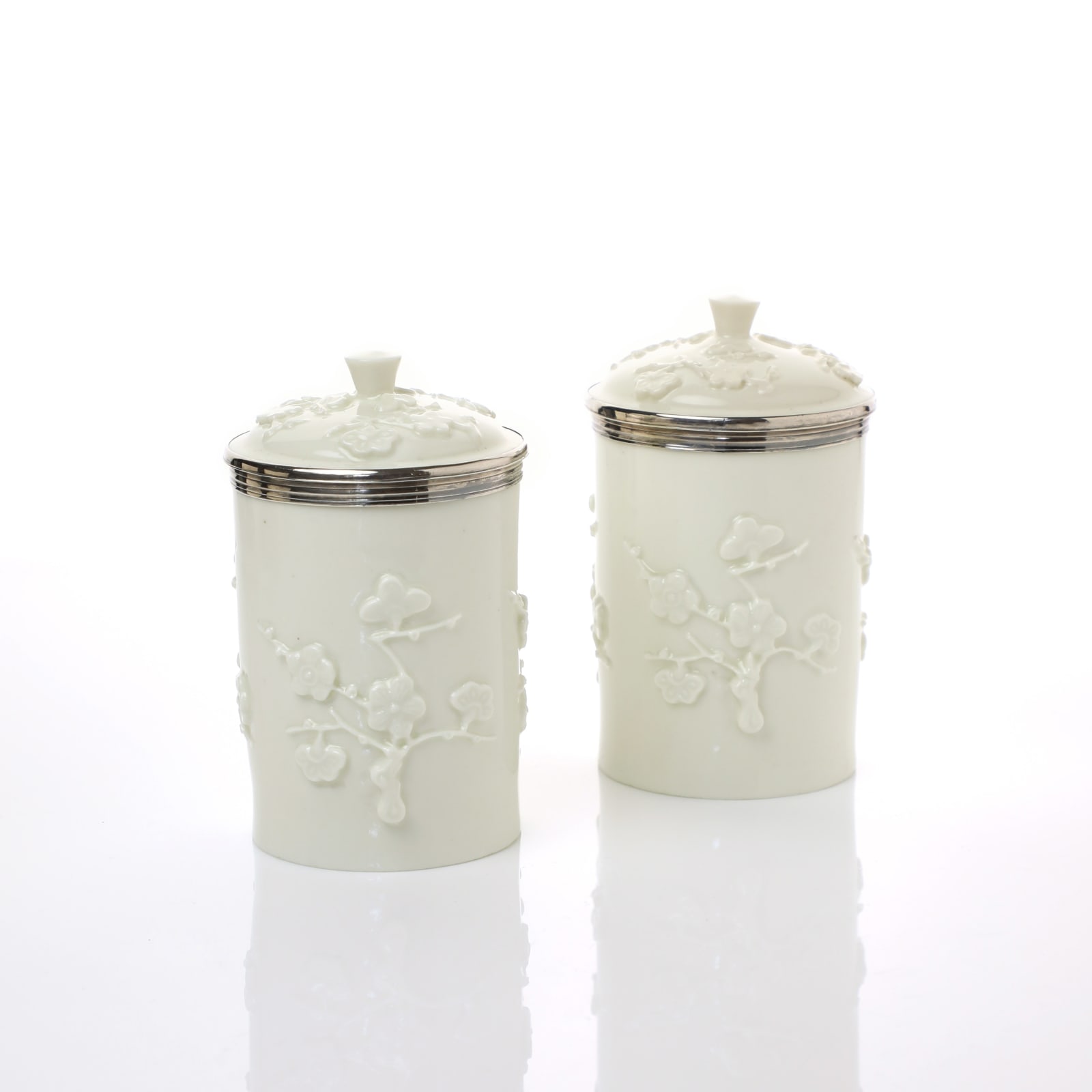 Saint-Cloud Porcelain, A Pair of Saint Cloud Lidded Tobacco Jars, 1738-44