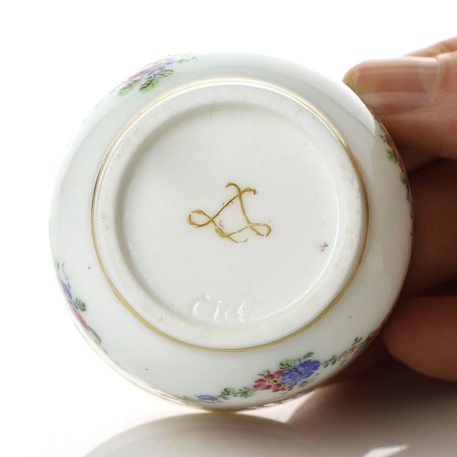 Sèvres Porcelain, A Small Soft-Paste Sèvres Porcelain Sugar Bowl and Cover, circa 1765