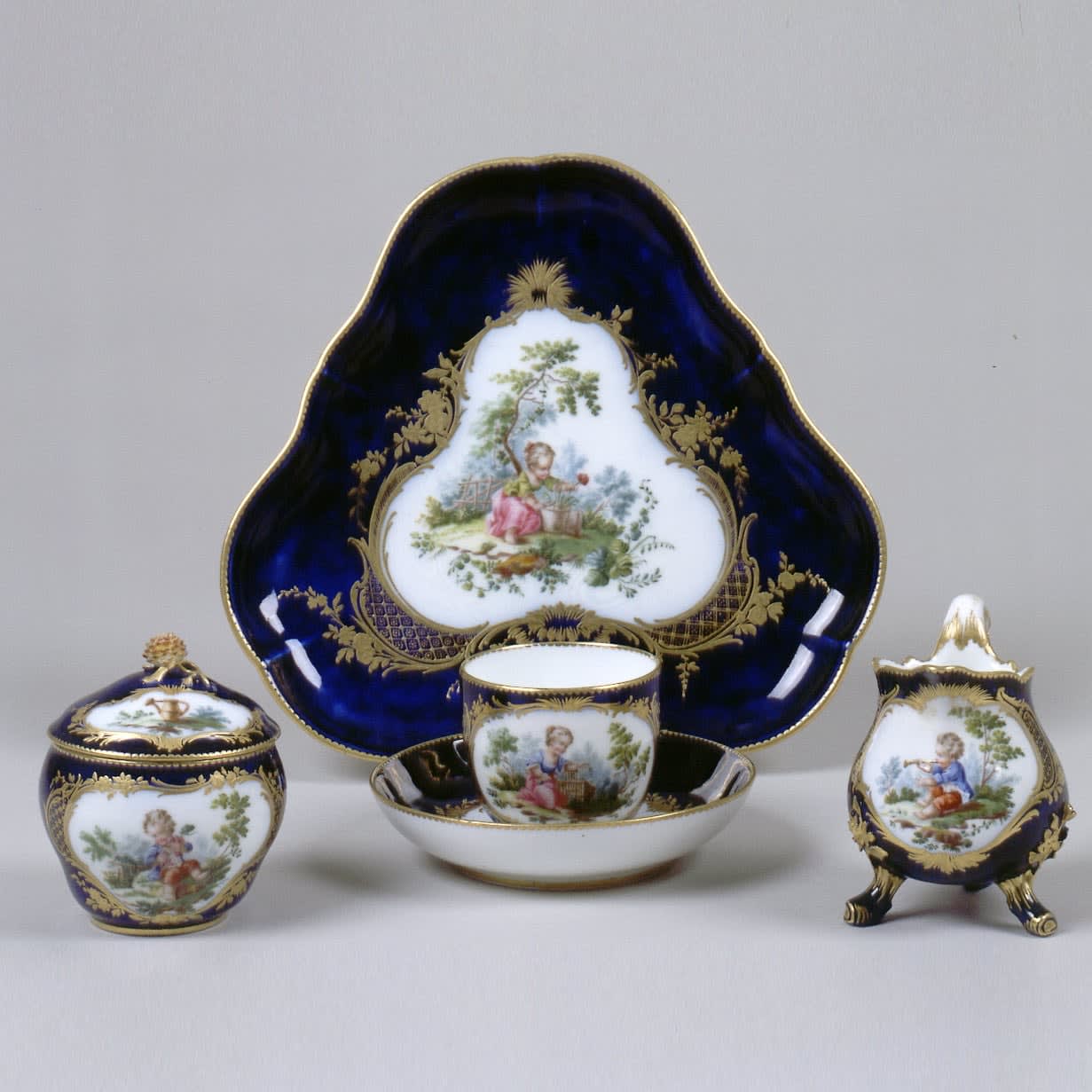 Sèvres Porcelain, A Vincennes Porcelain Tea Service, circa 1755