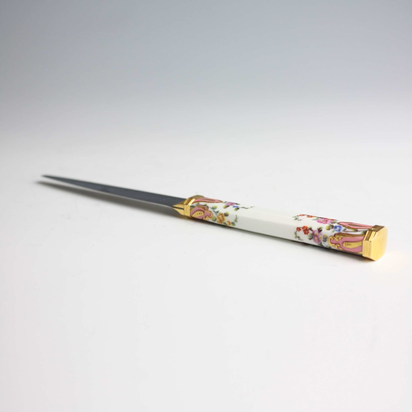 Sèvres Porcelain, A Soft-Paste Sèvres Porcelain Knife handle with steel and gold blade, circa 1758-59