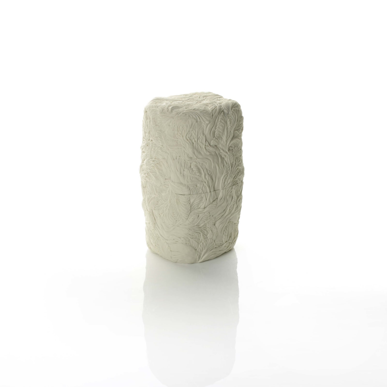 Hitomi Hosono, A Pine Tree and Nadeshiko Tall Box, 2017