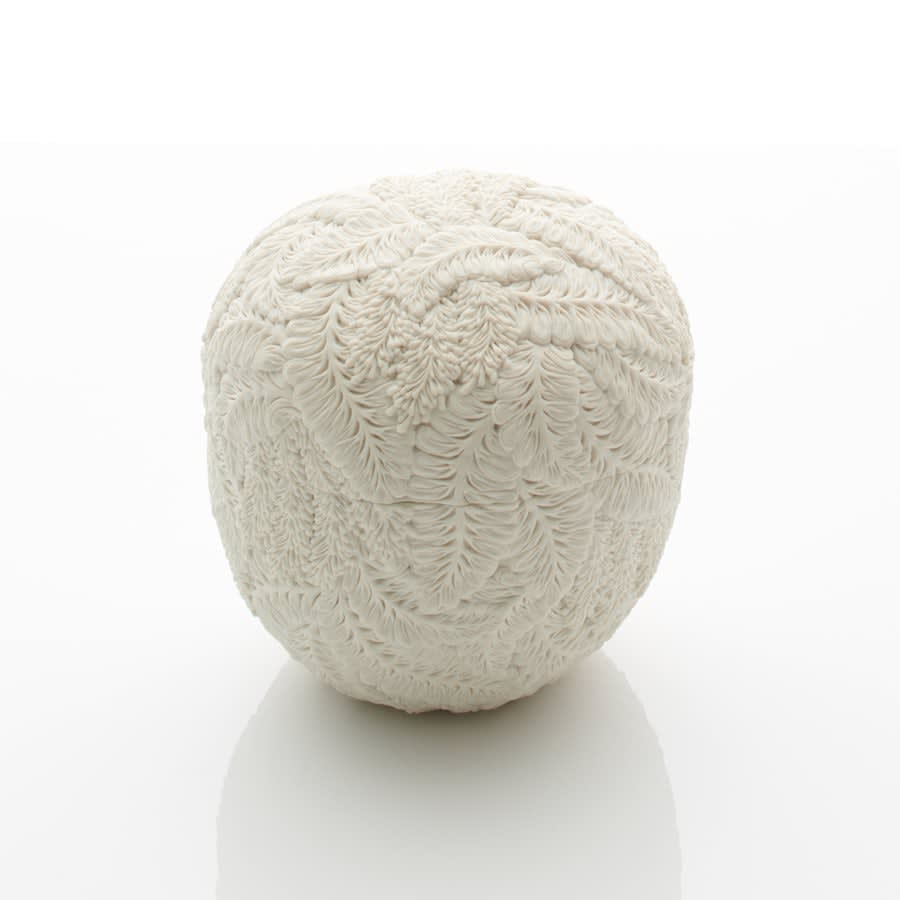 Hitomi Hosono, A Round Wisteria Box, 2019