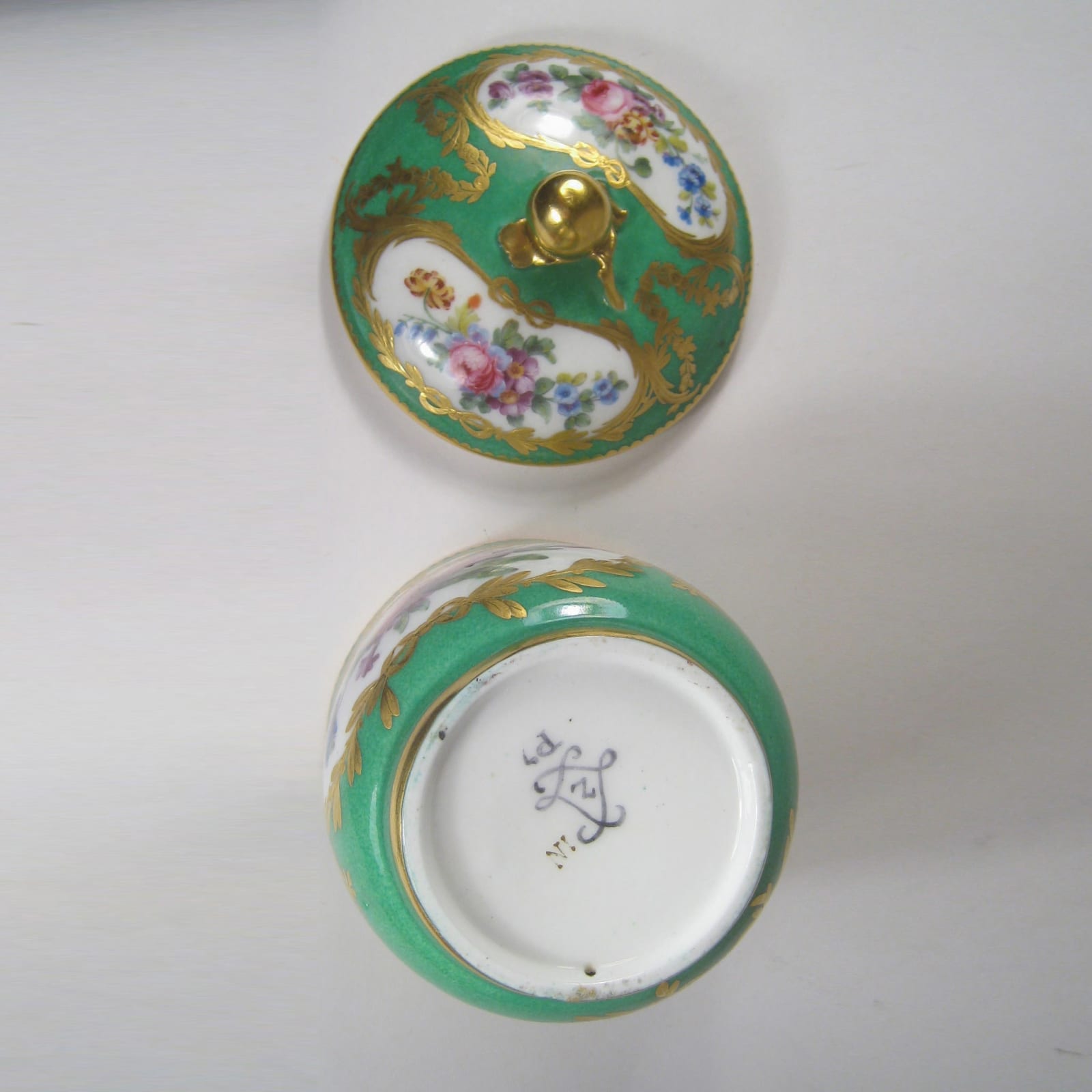 Sèvres Porcelain, A Sèvres Sugar Bowl & Cover, 1777