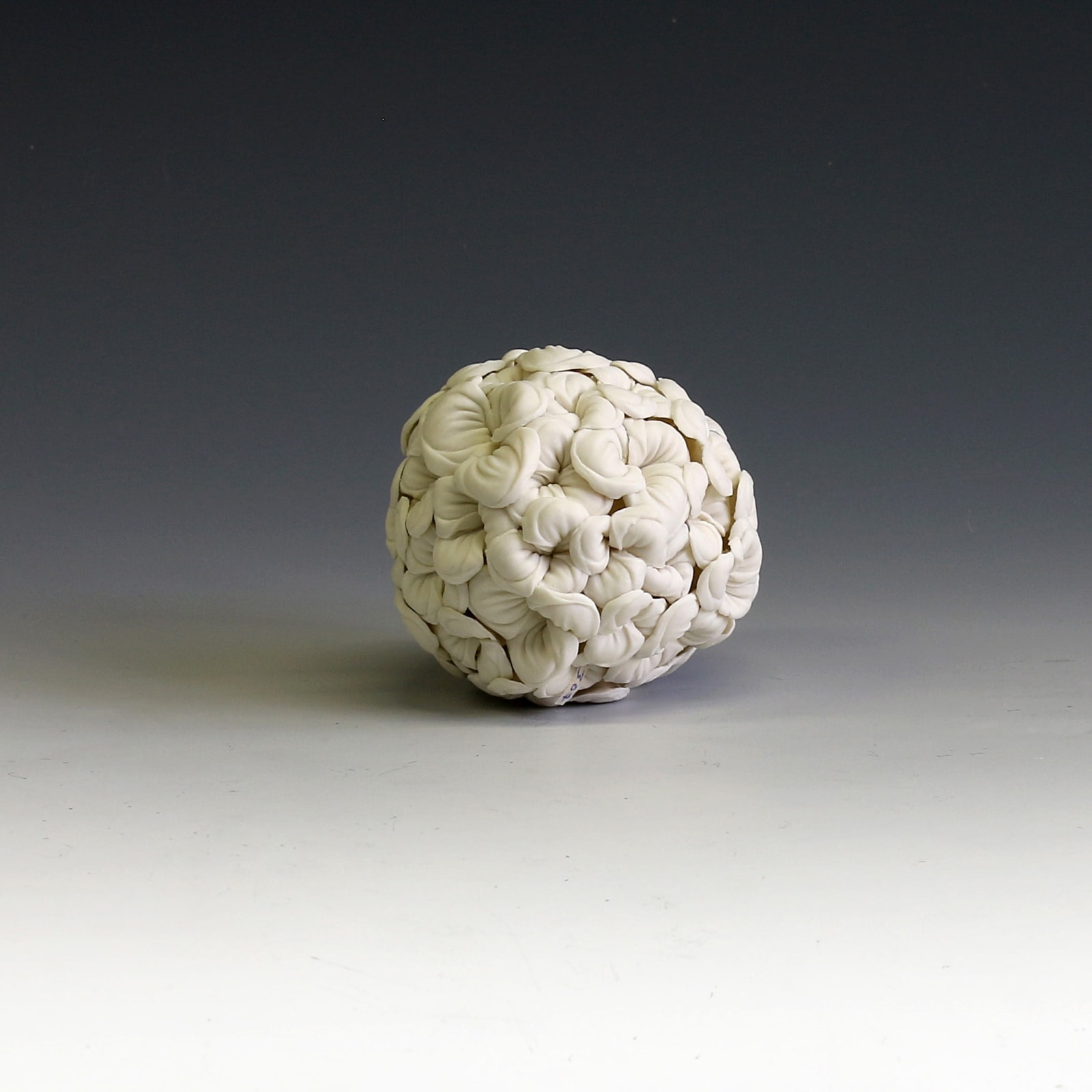 Hitomi Hosono, A Cluster of Pansies, 2015