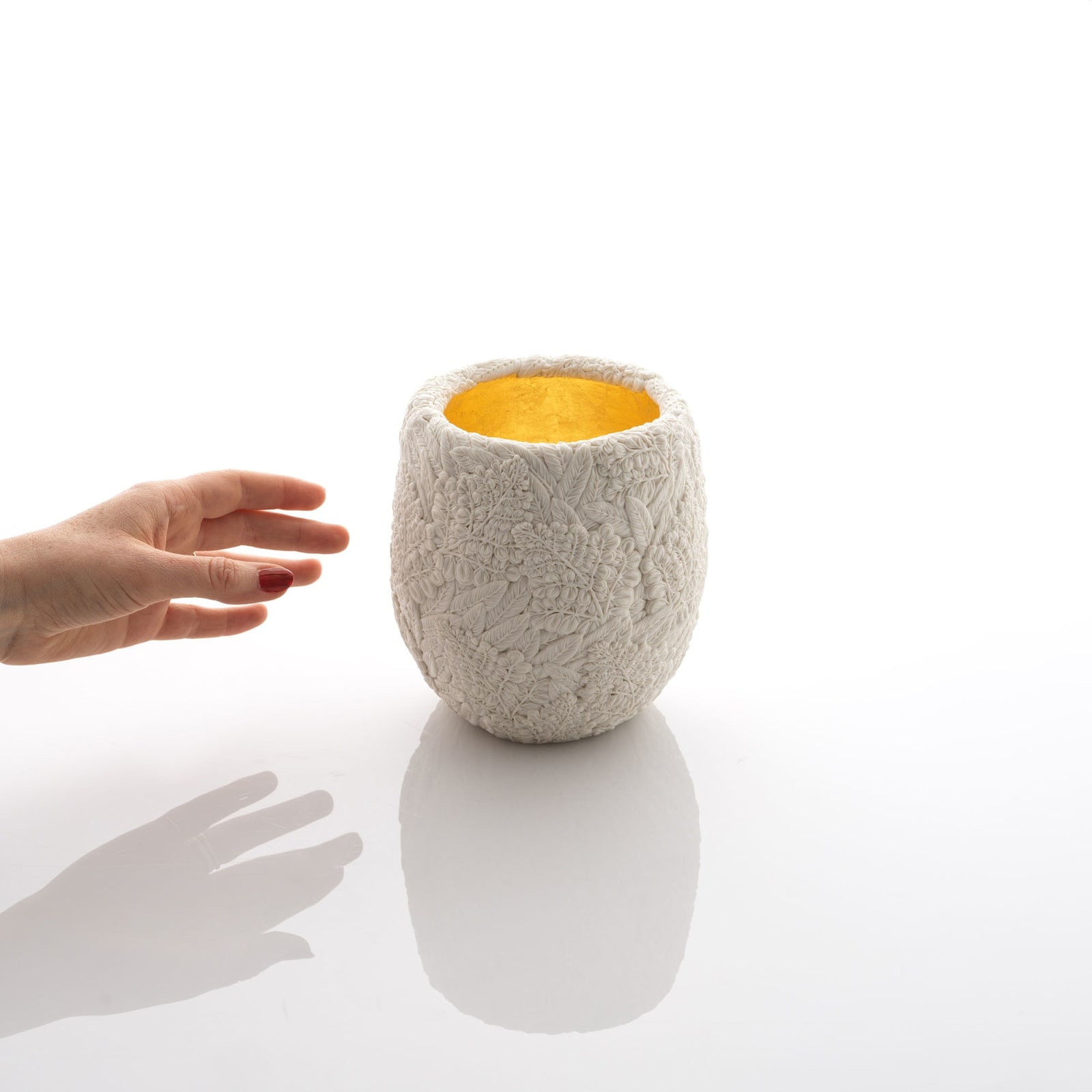 Hitomi Hosono, A Small Moringa and Leaves Vase, 2024