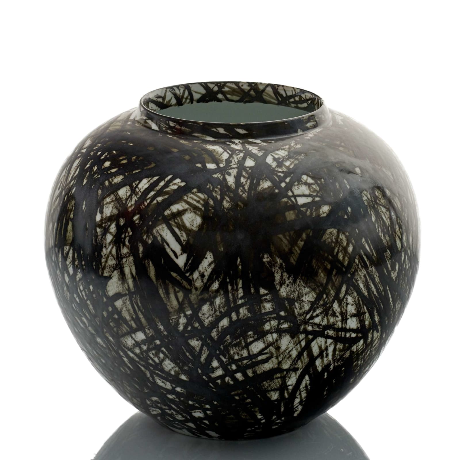 Felicity Aylieff, Black Scribble Vase, 2016
