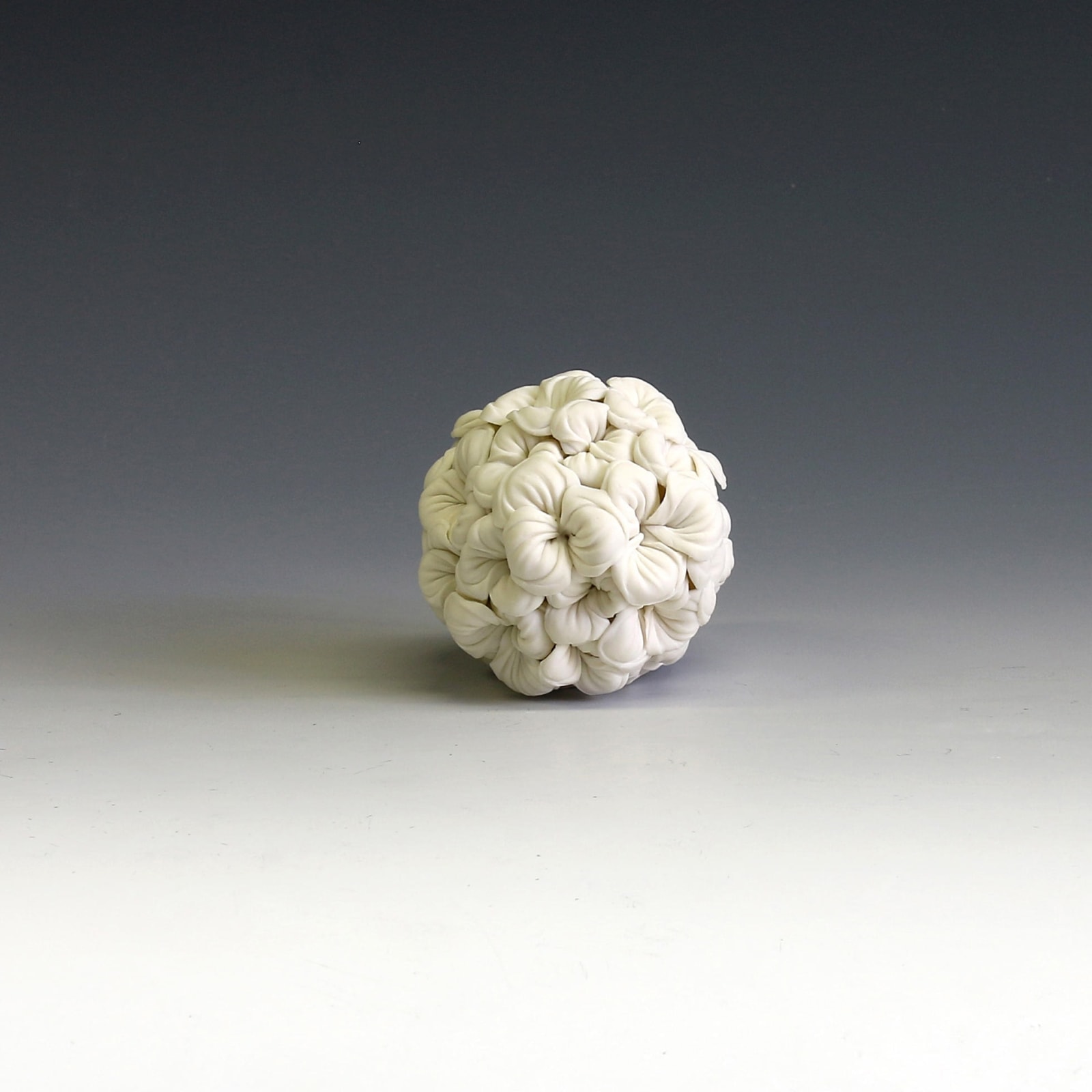 Hitomi Hosono, A Cluster of Pansies, 2015