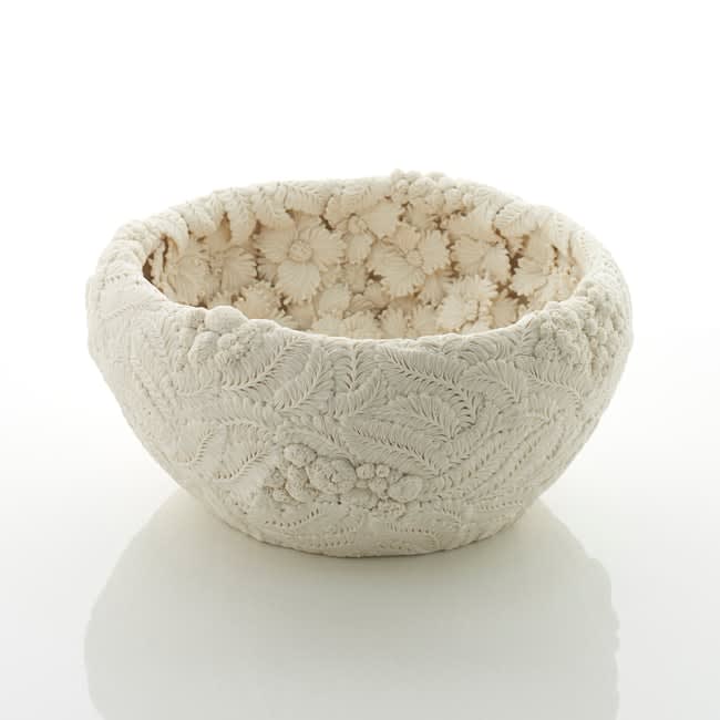 Hitomi Hosono, An English Daisy and Nadeshiko Flowers Bowl, 2017