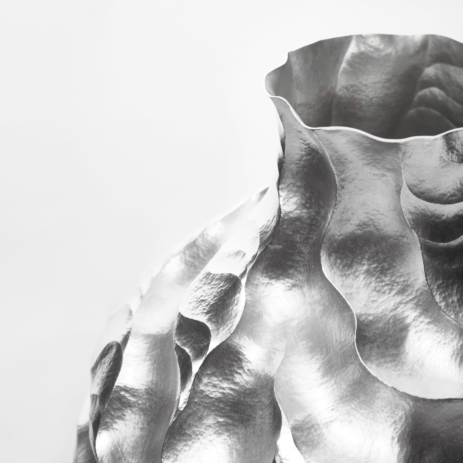 Hiroshi Suzuki, Miyabi-Fire Vase, 2021