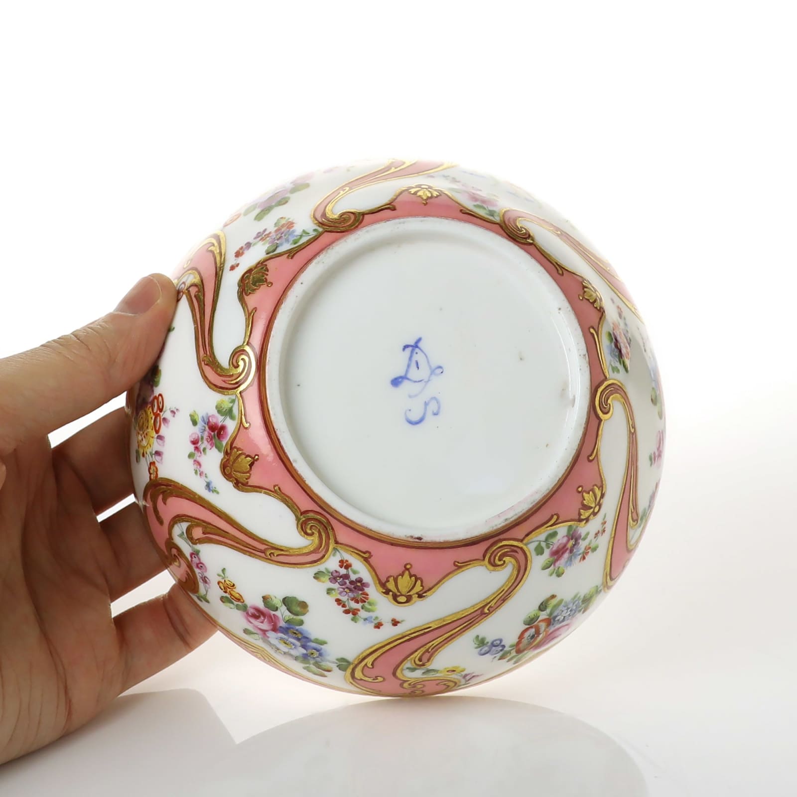 Sèvres Porcelain, A Soft-Paste Sèvres Porcelain Bowl, 1761