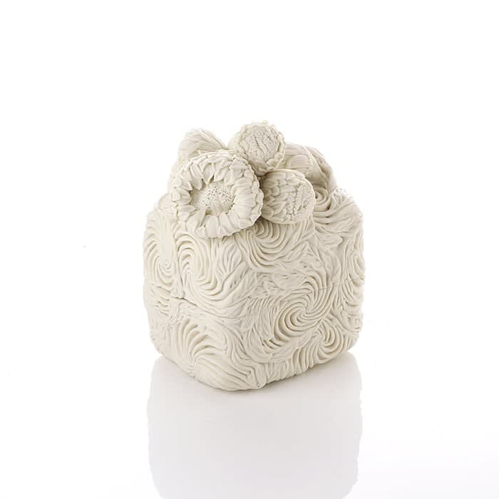 Hitomi Hosono, A Small Square Gerbera and Kaze Box, 2022