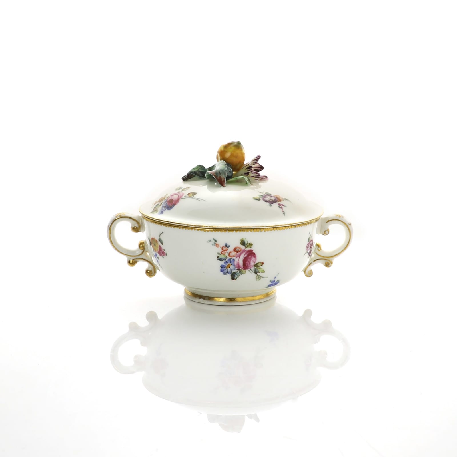 Sèvres Porcelain, A Vincennes Covered Broth Bowl with lemon knop, 1755