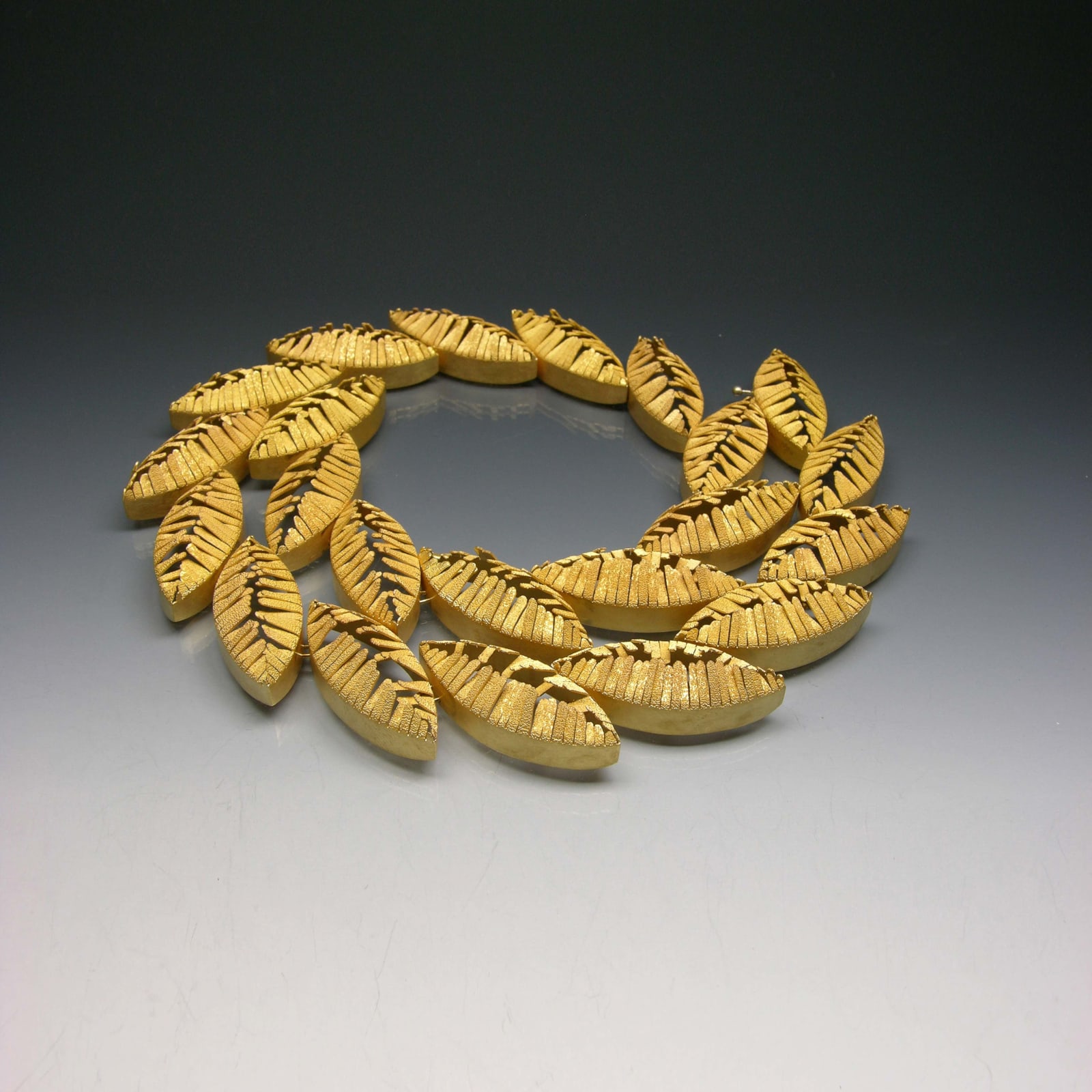 Jacqueline Ryan, Collier with fronds, 1997