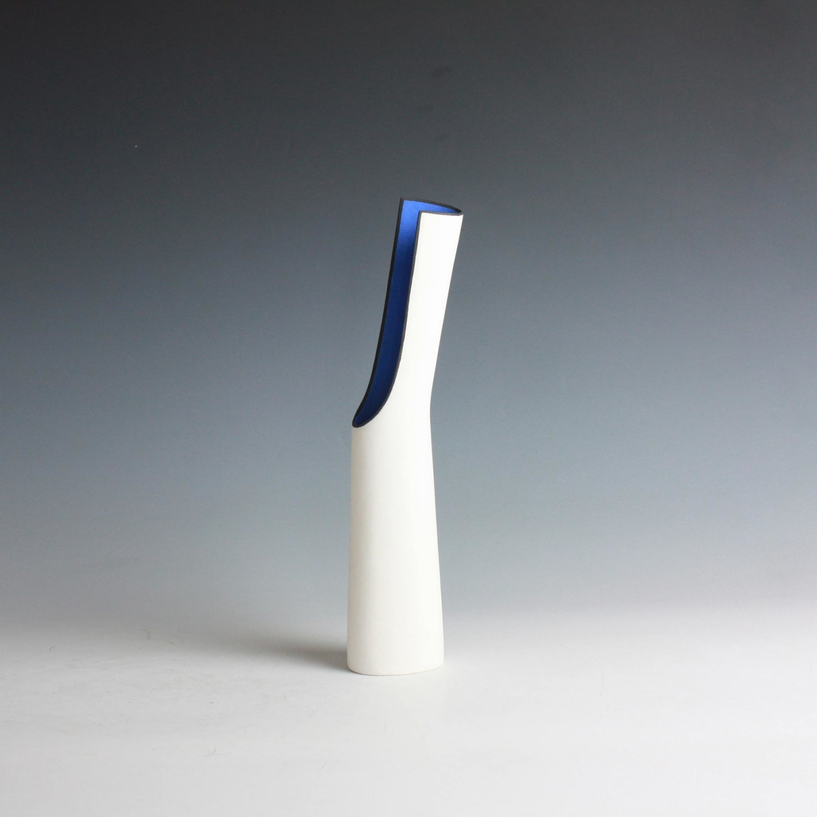 Elizabeth Fritsch, Small White Spout Pot, 2010