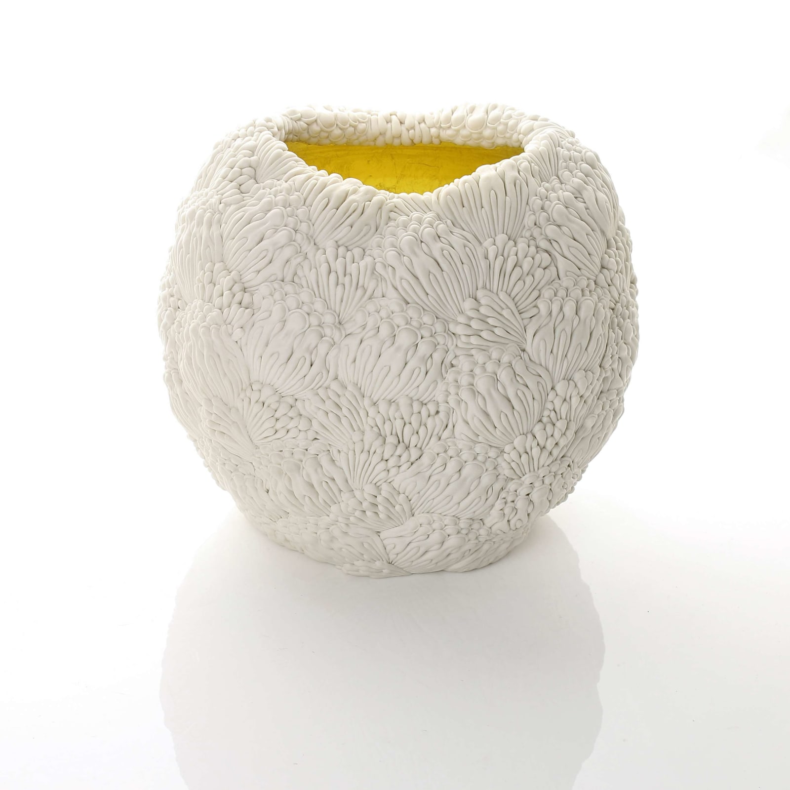 Hitomi Hosono, An Oval Coral Bowl, 2015