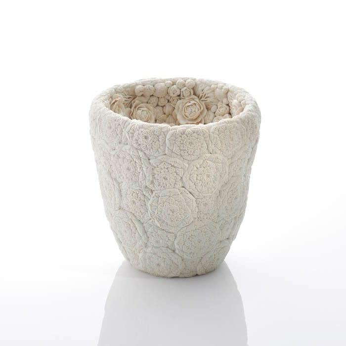Hitomi Hosono, A Camellia and Komorebi Vase, 2023