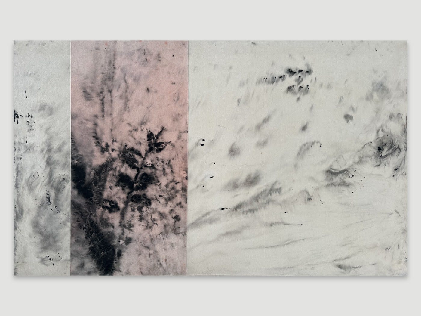 Nasreddine Bennacer. Algerian Artist. Contemporary African Art in Paris. AFIKARIS. Black and White. Hybridity of techniques. Quest for identity.