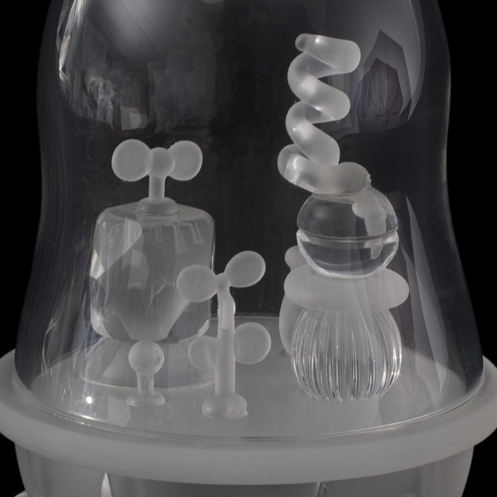 Kazumi Ohno, Glass Ball With Wheels, 2019