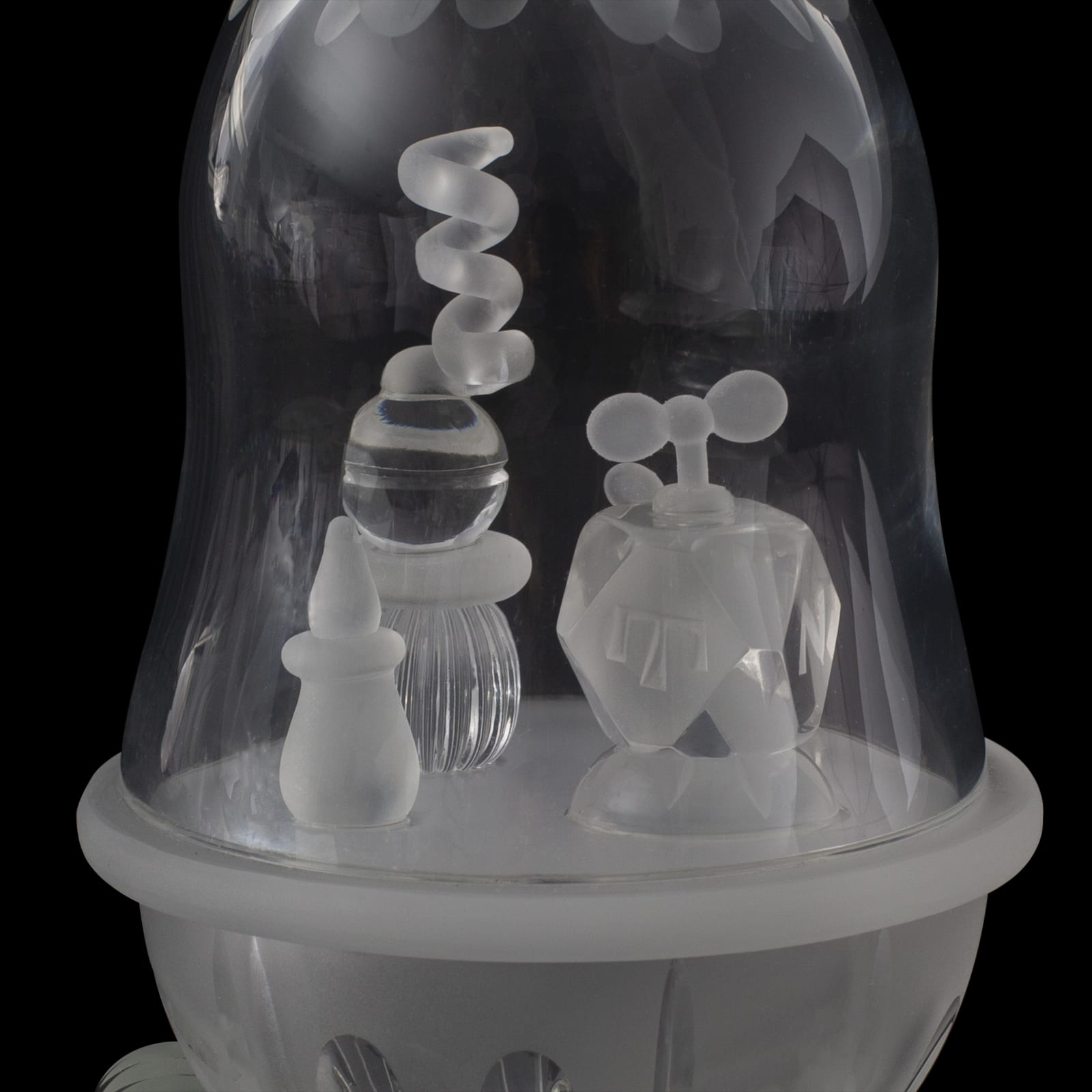 Kazumi Ohno, Glass Ball With Wheels, 2019