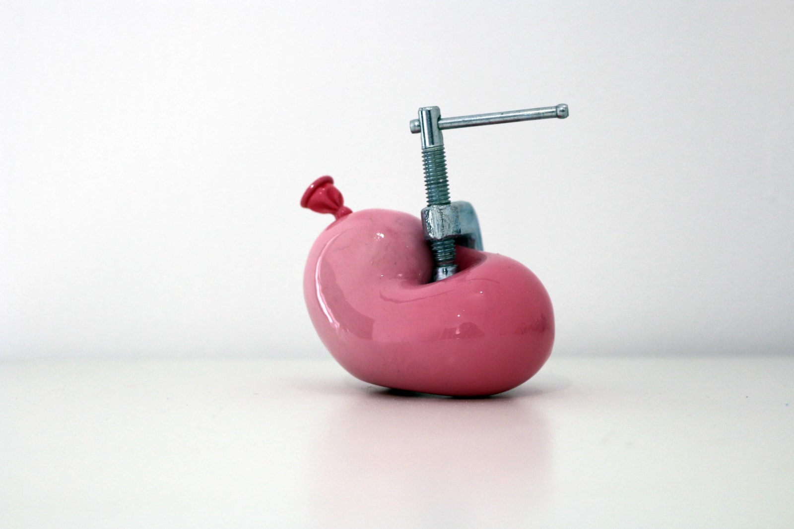 Sara Ahli, Clenched Balloon (Pink), 2021