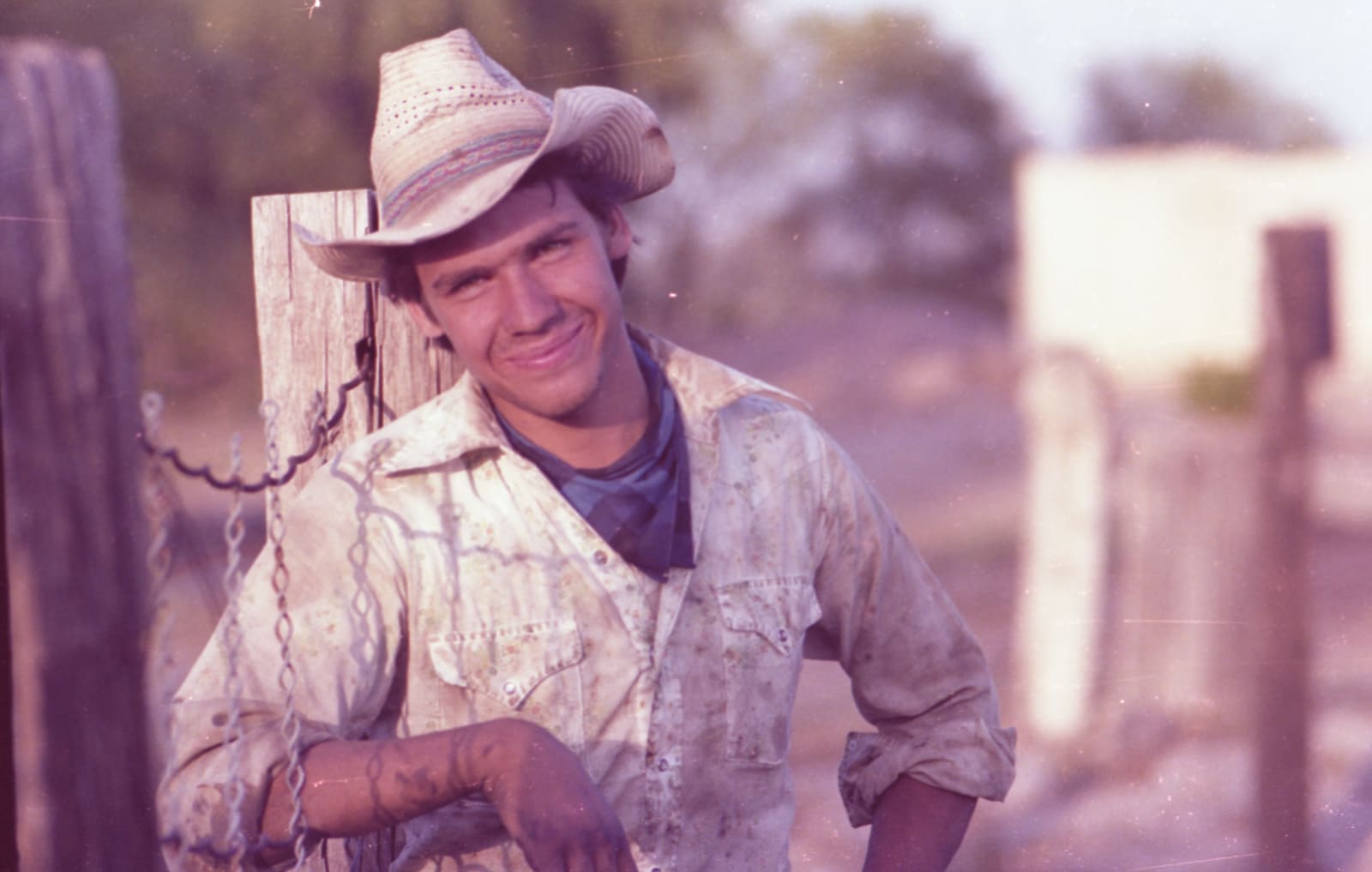 Alberto Herrera, Javier sonriendo