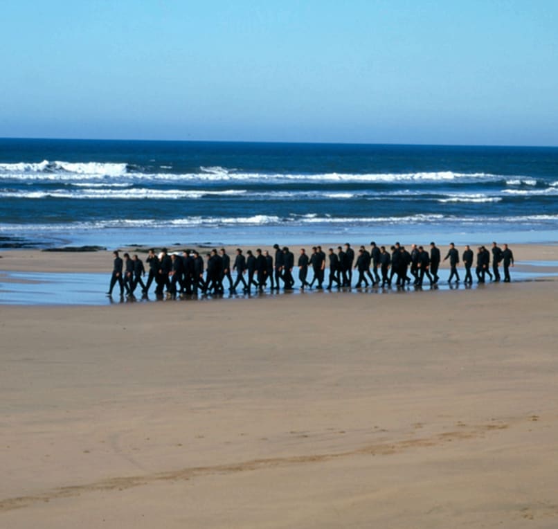 Shirin Neshat, Passage, 2001