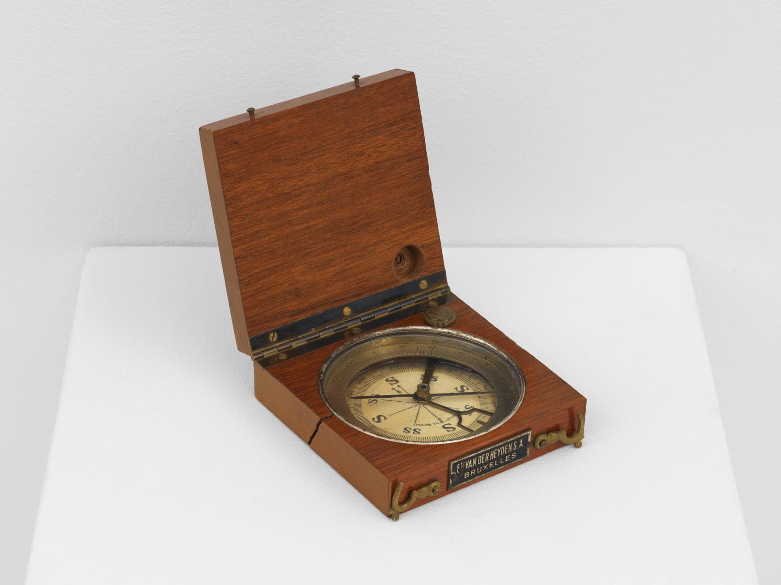 Luis Camnitzer, Compass, 2021