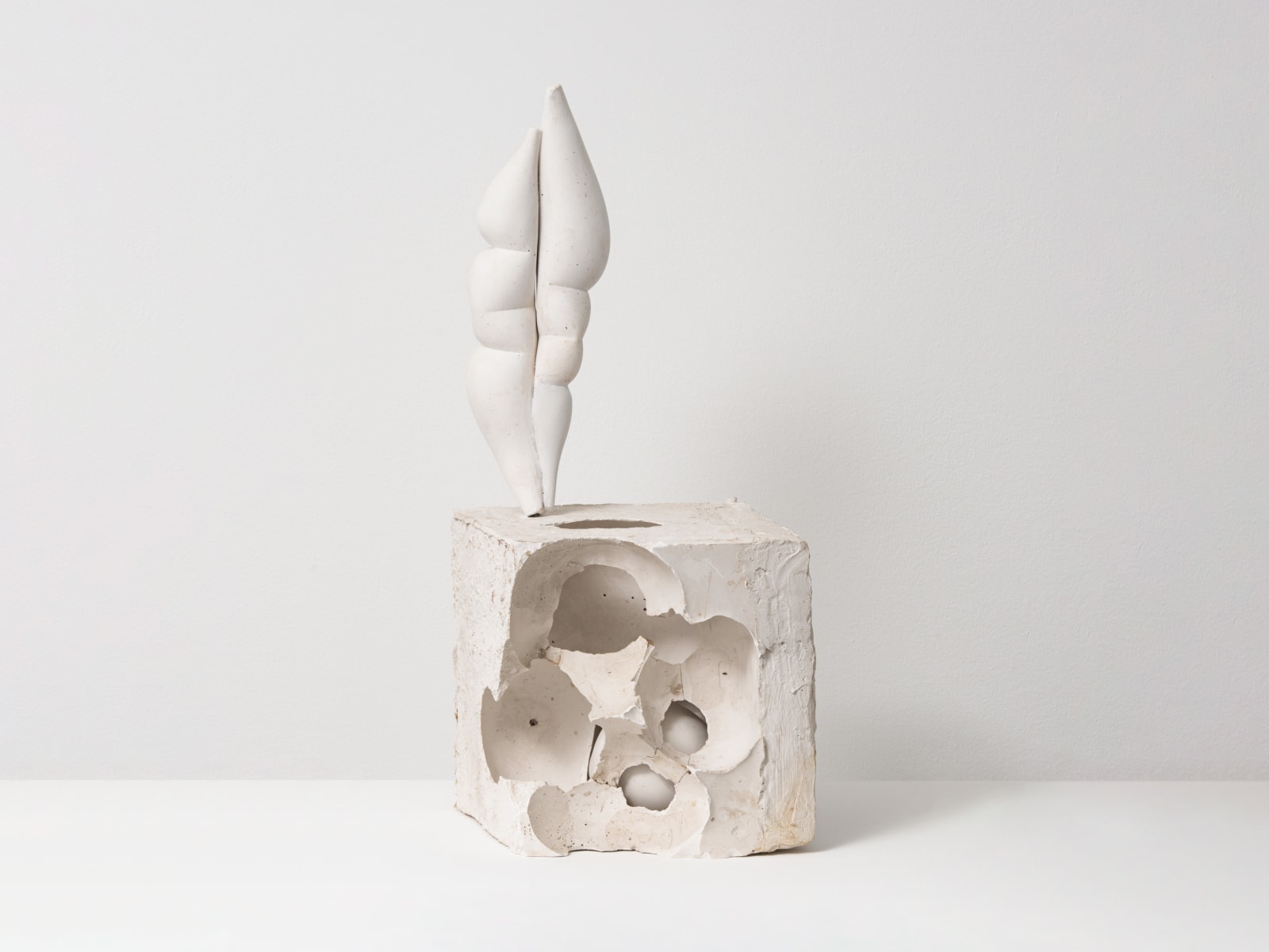 Maria Bartuszová, Four-Part Sculpture, 1986-87