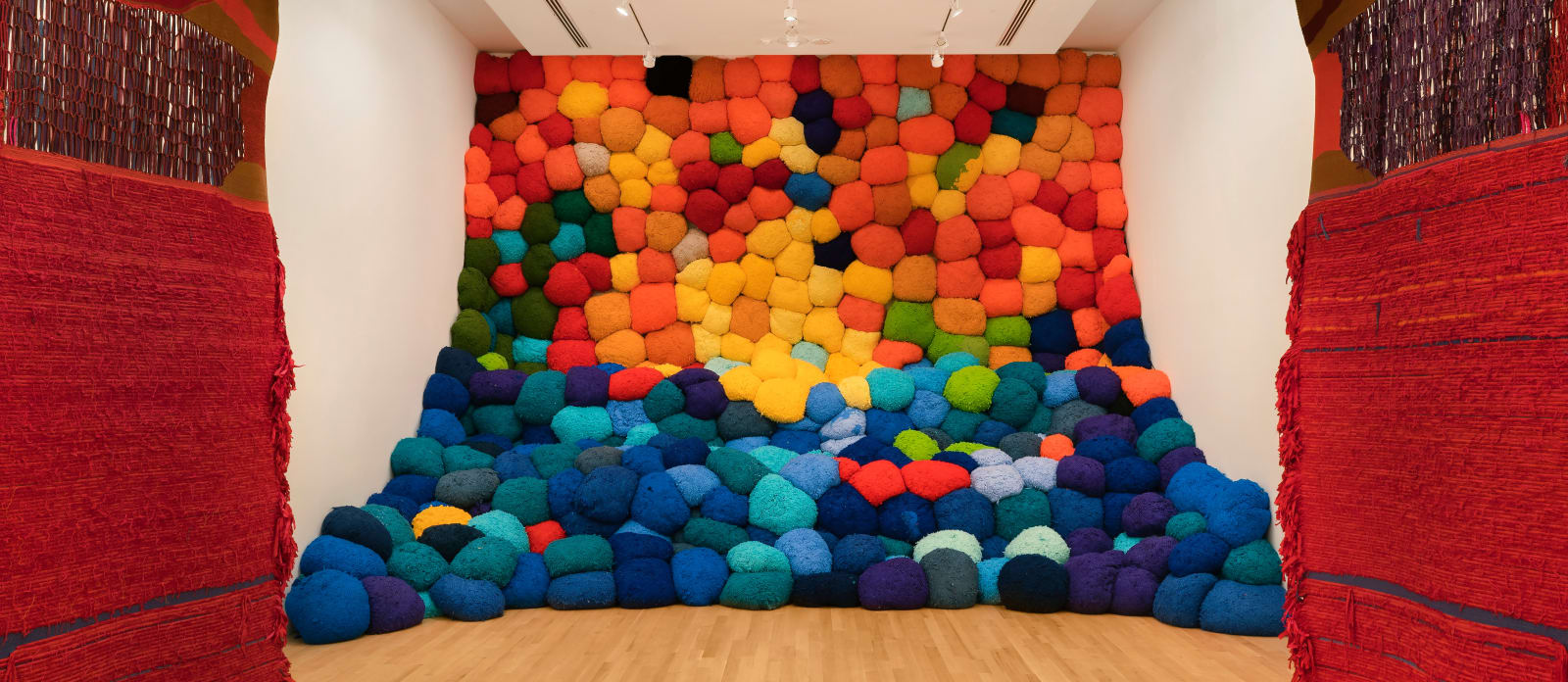 Sheila Hicks, Escalade Beyond Chromatic Lands, 2016-17
