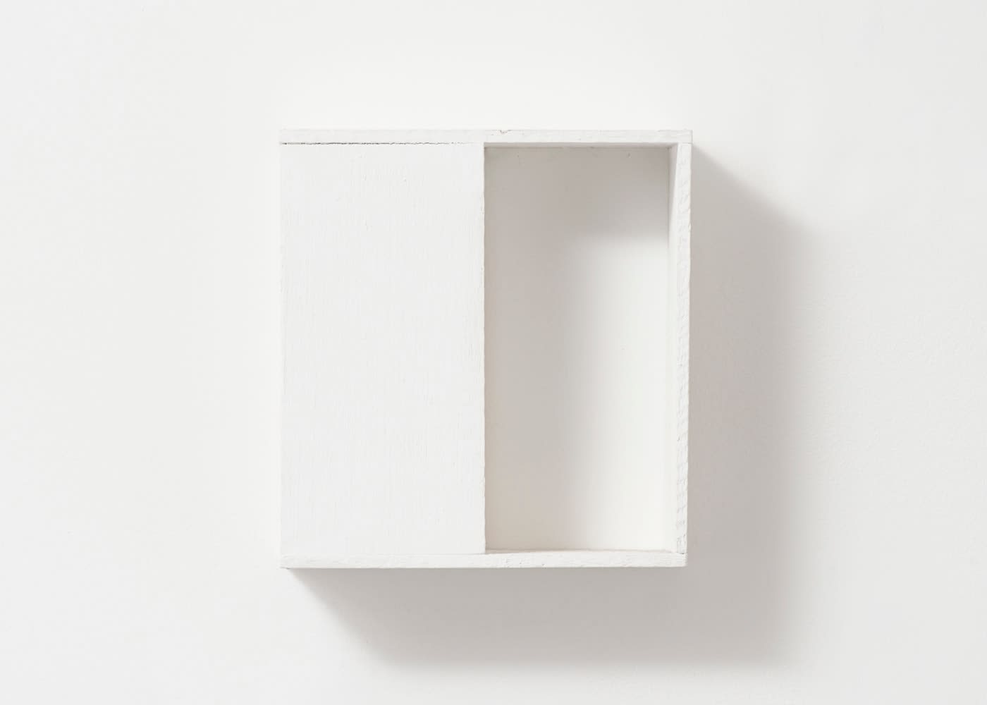 Fernanda Gomes, Untitled, 2016