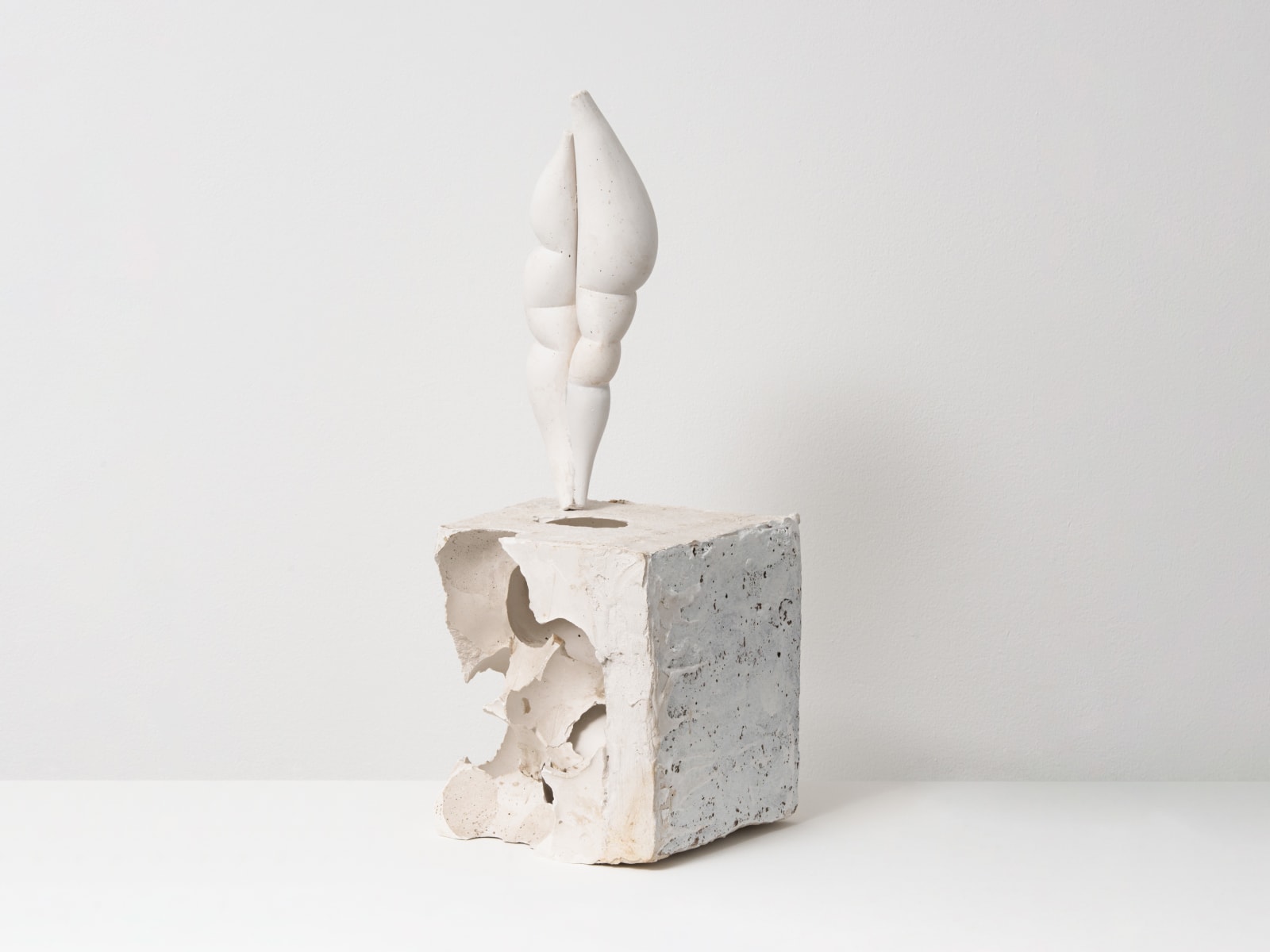 Maria Bartuszová, Four-Part Sculpture, 1986-87