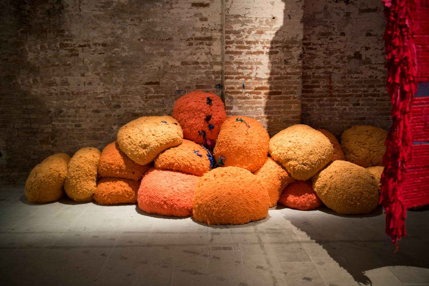 Sheila Hicks, Escalade Beyond Chromatic Lands, 2016-17