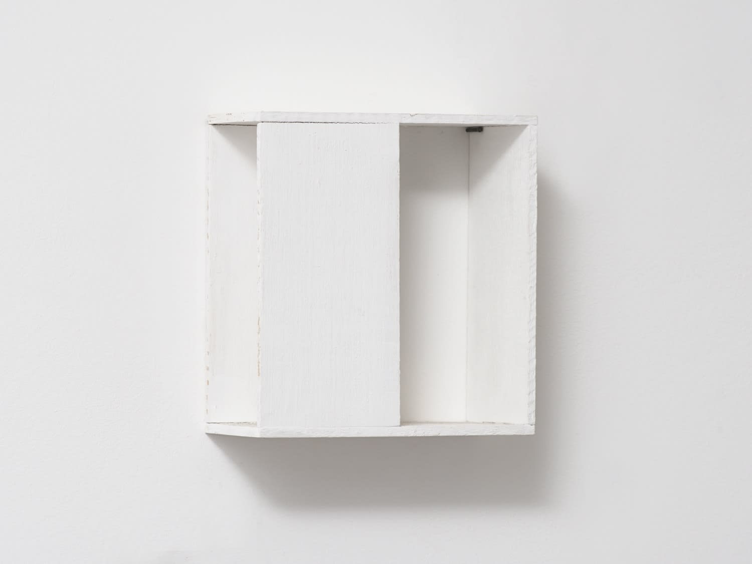 Fernanda Gomes, Untitled, 2016