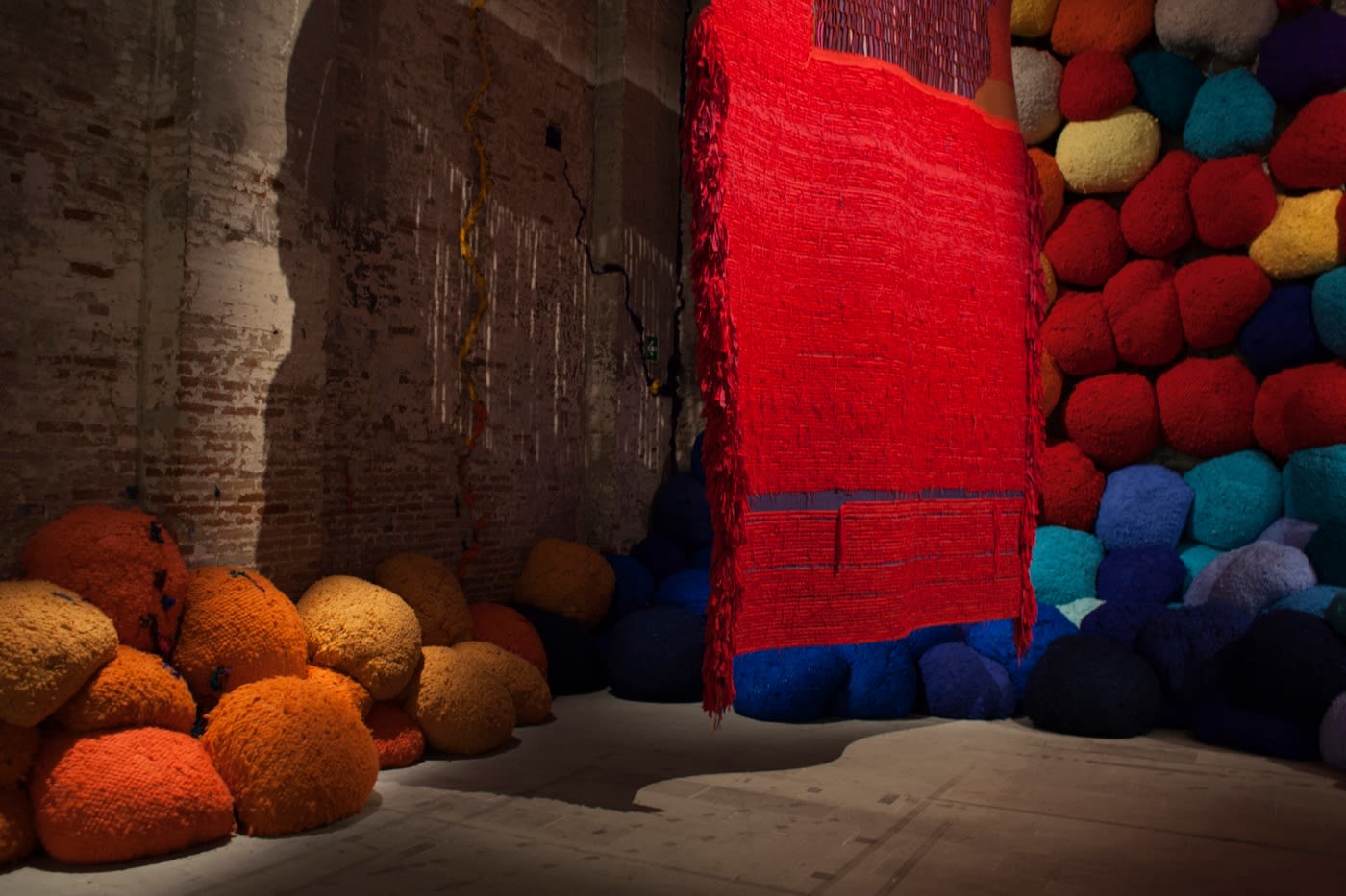 Sheila Hicks, Escalade Beyond Chromatic Lands, 2016-17