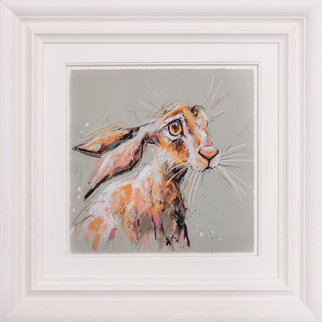 Ashley saunders, Buzzing About