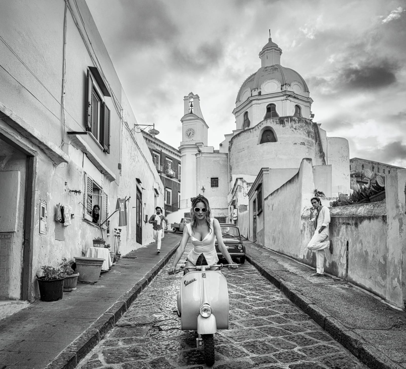 David Yarrow, The Girl on the Vespa (B&W)