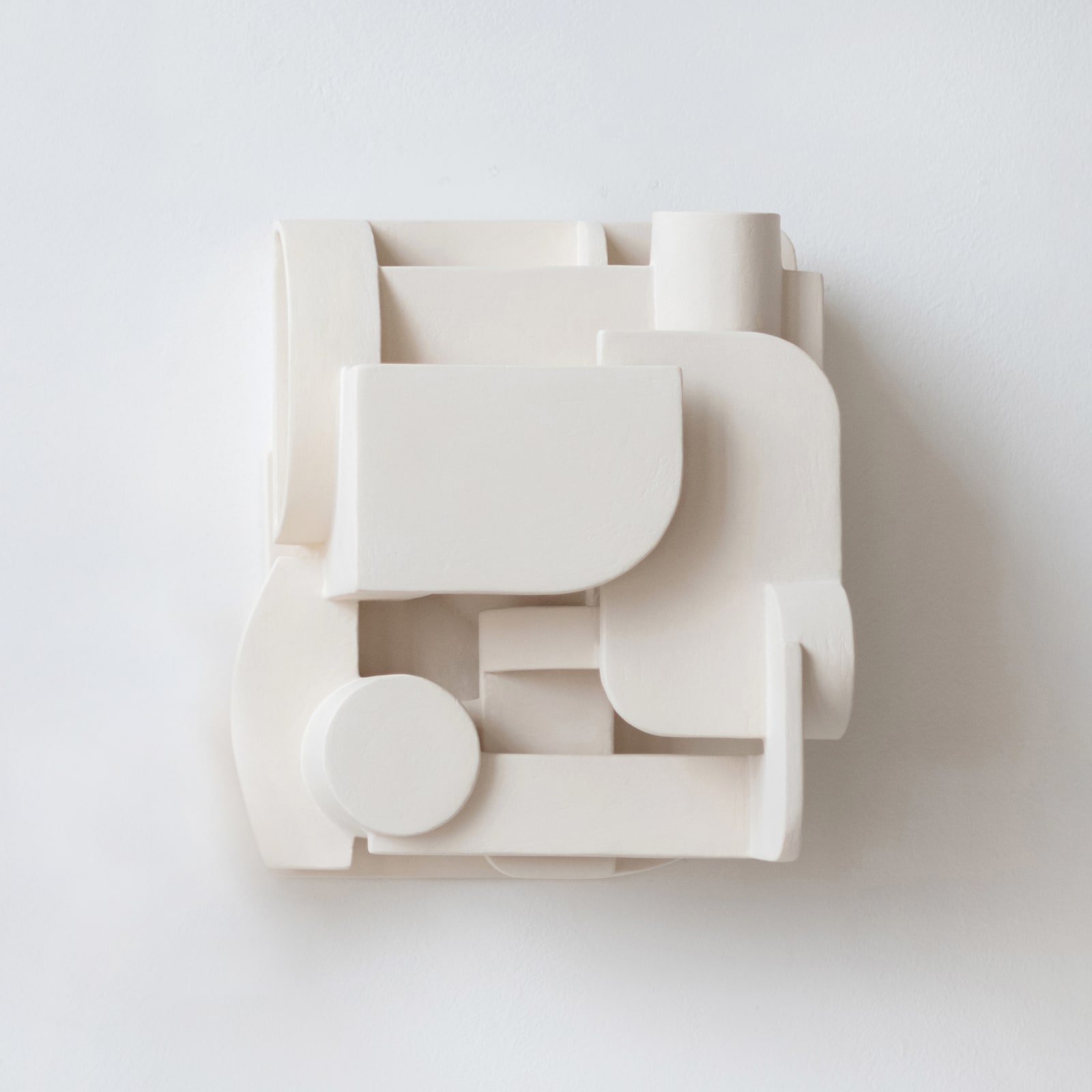 Derek Wilson, Medium wall assemblage – White engobe
