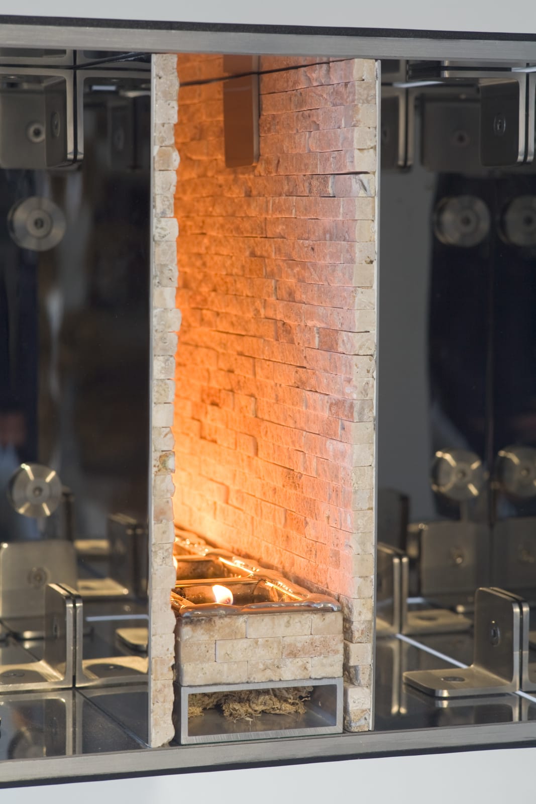 Siobhán Hapaska, light lives in a box, 2012