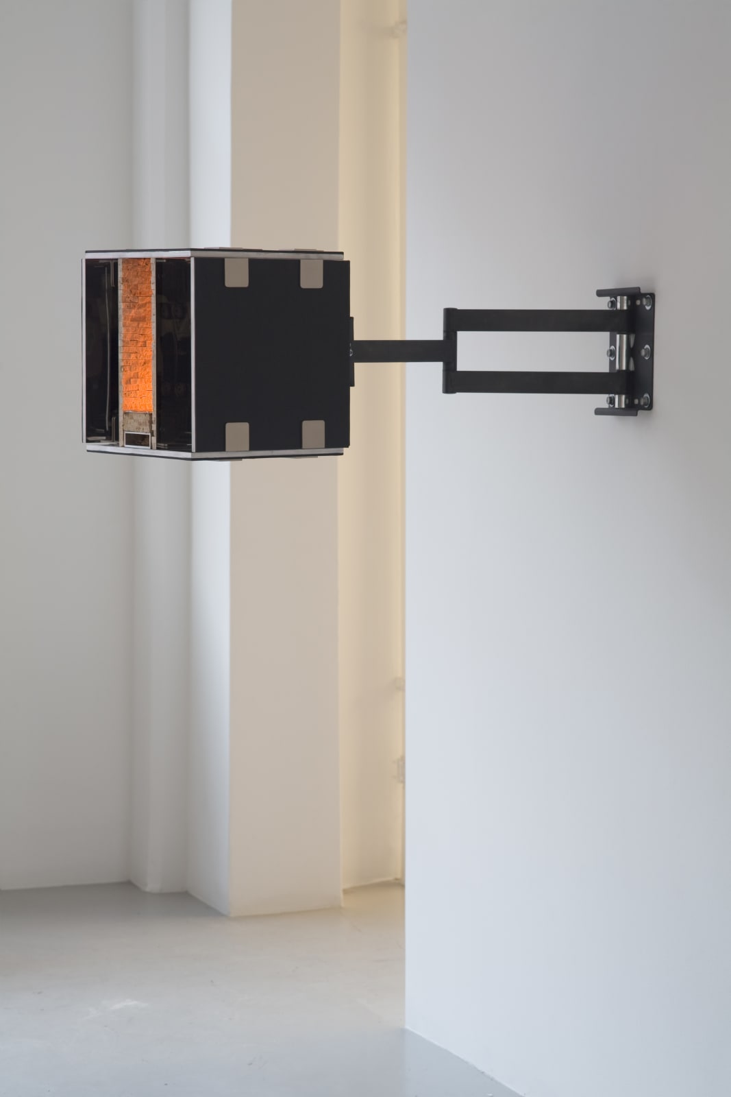 Siobhán Hapaska, light lives in a box, 2012