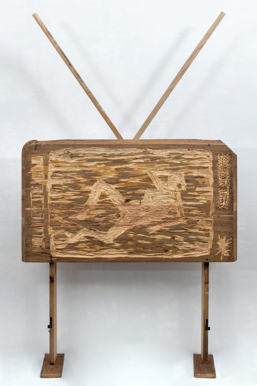Нестор Энгельке, Wooden TV set | Деревянный телевизор, 2017